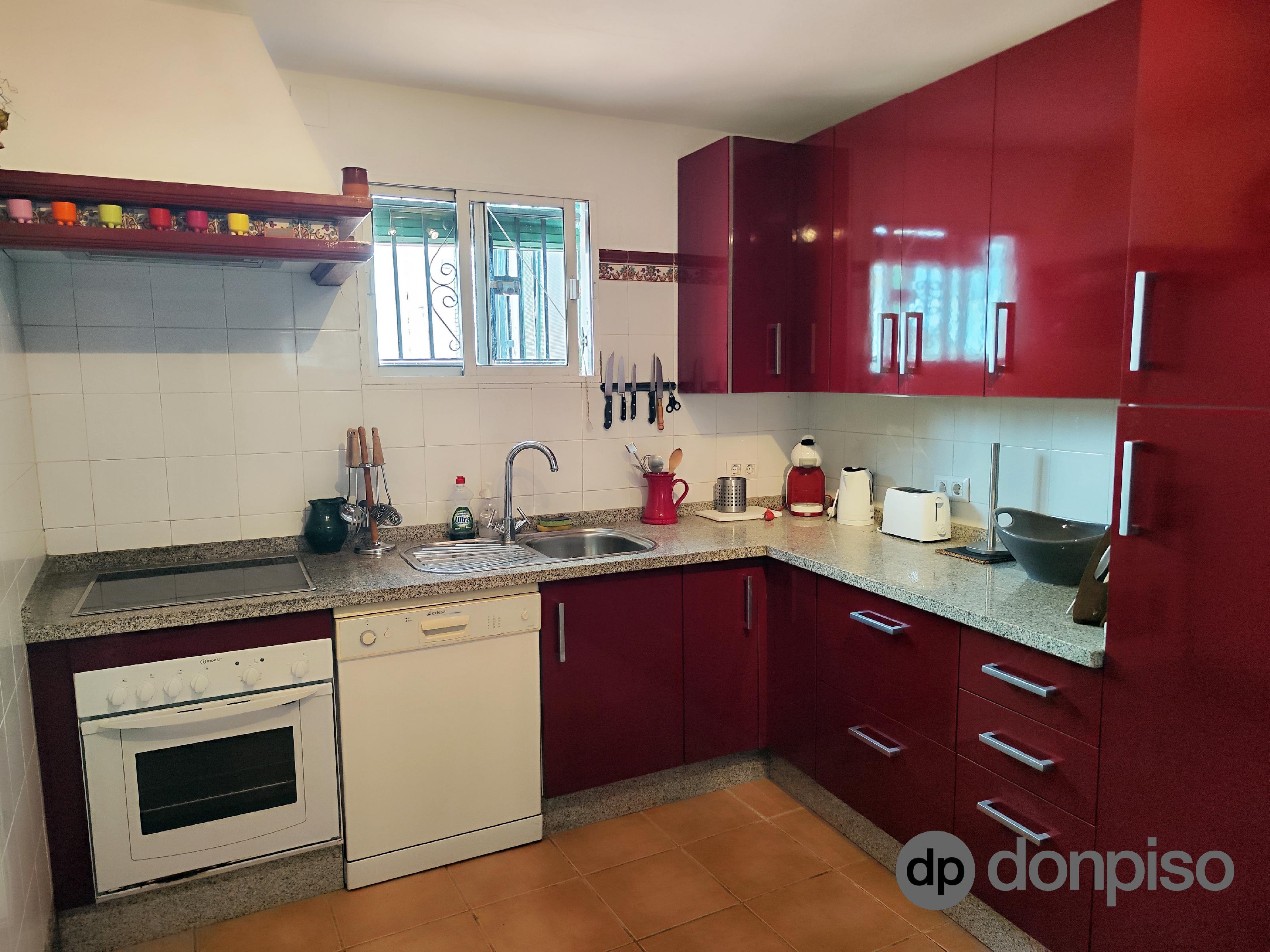 Imagen 4 Casa Adosada en venta en Ayamonte / En el barrio de la Villa, junto a la casa cuna.
