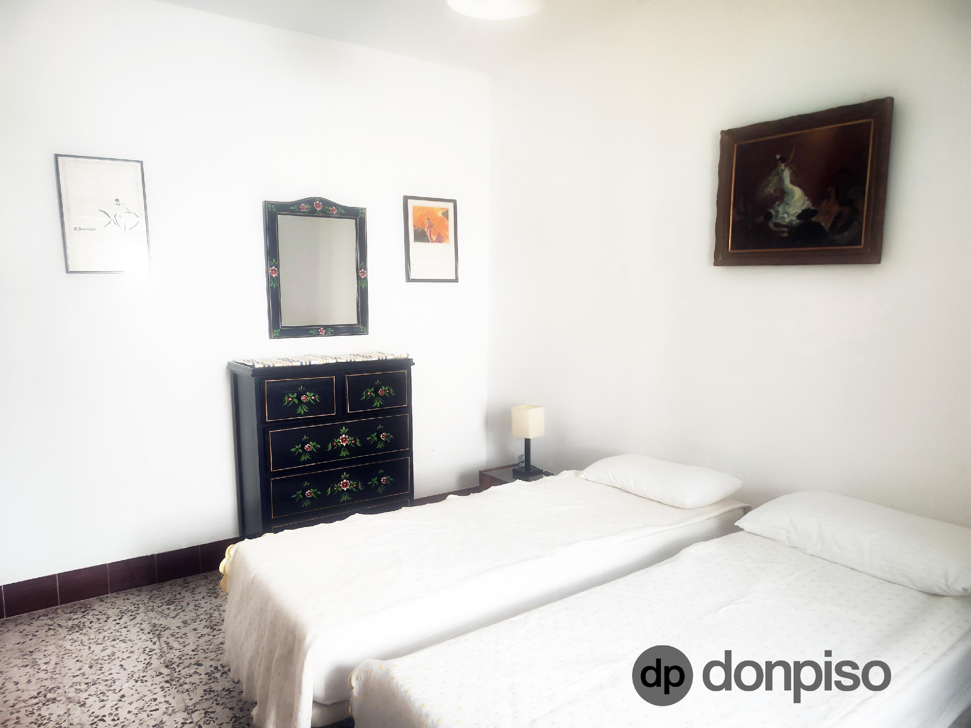 Imagen 14 Casa Adosada en venta en Ayamonte / En el barrio de la Villa, junto a la casa cuna.