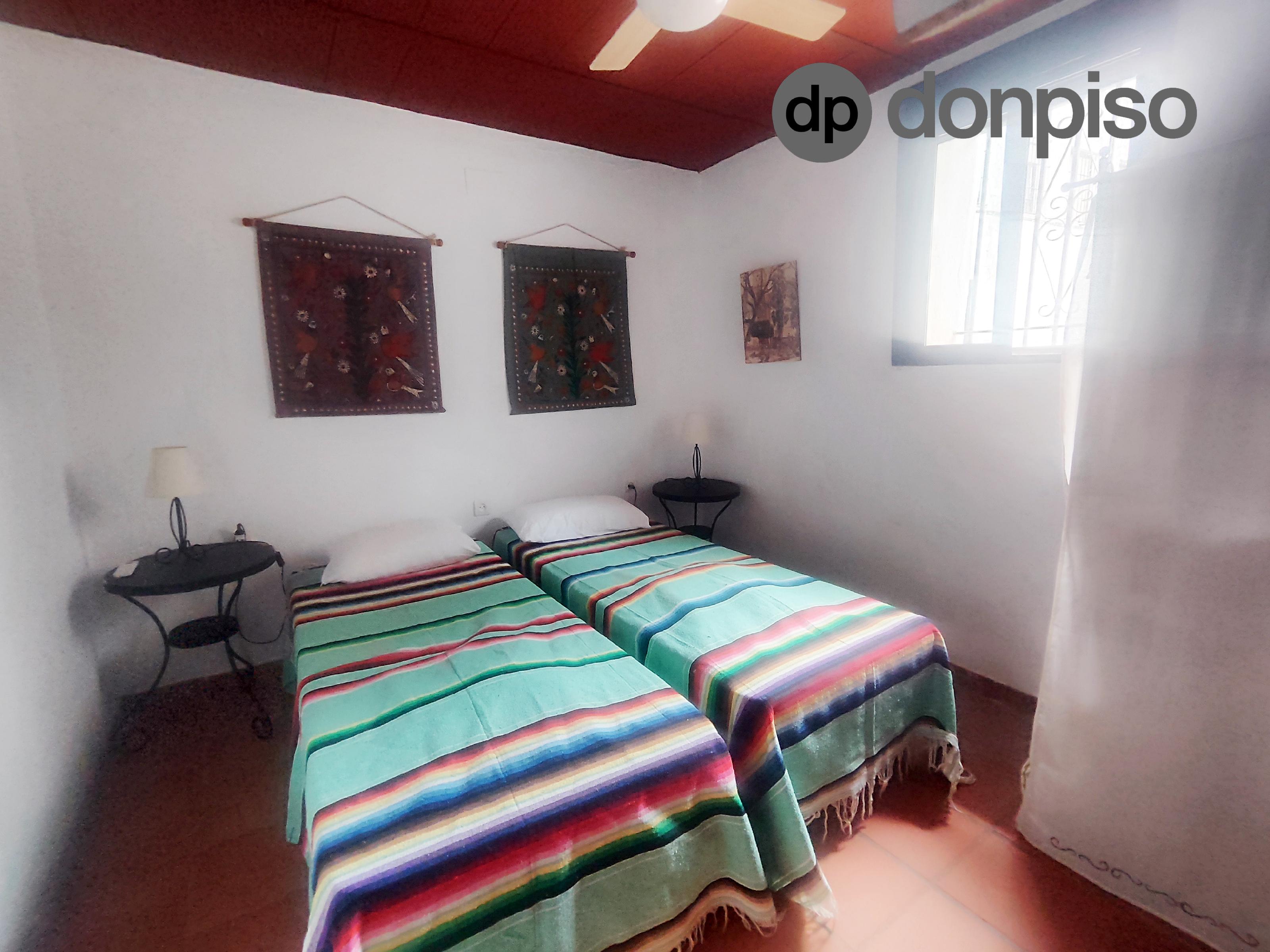 Imagen 16 Casa Adosada en venta en Ayamonte / En el barrio de la Villa, junto a la casa cuna.