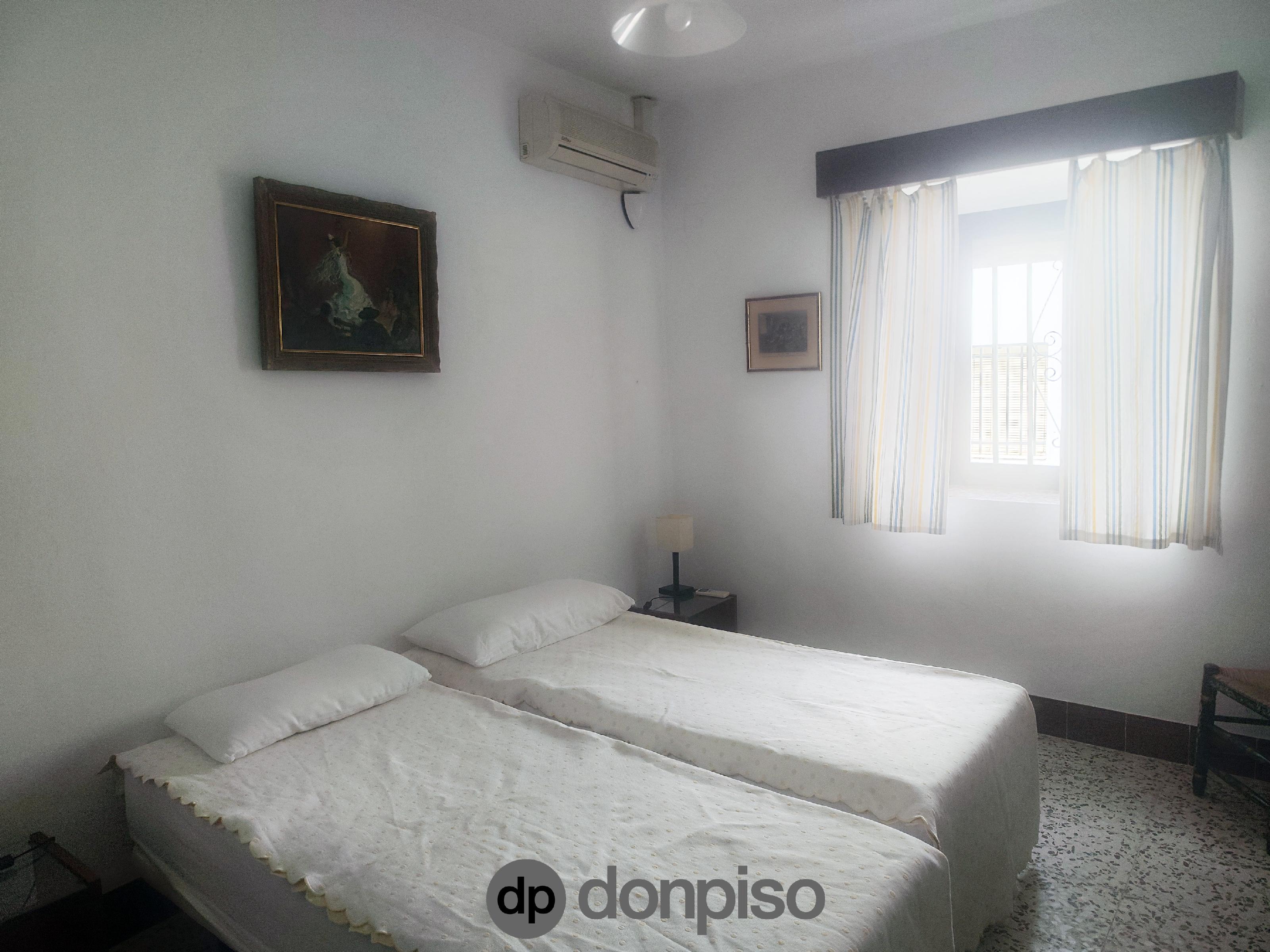 Imagen 18 Casa Adosada en venta en Ayamonte / En el barrio de la Villa, junto a la casa cuna.