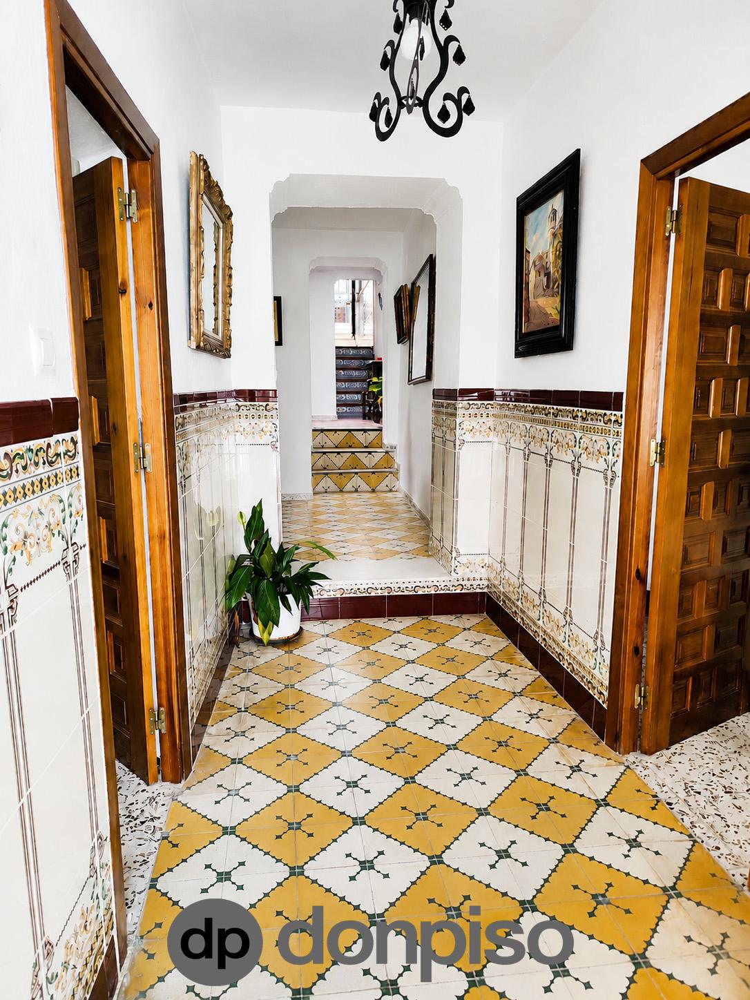 Imagen 28 Casa Adosada en venta en Ayamonte / En el barrio de la Villa, junto a la casa cuna.