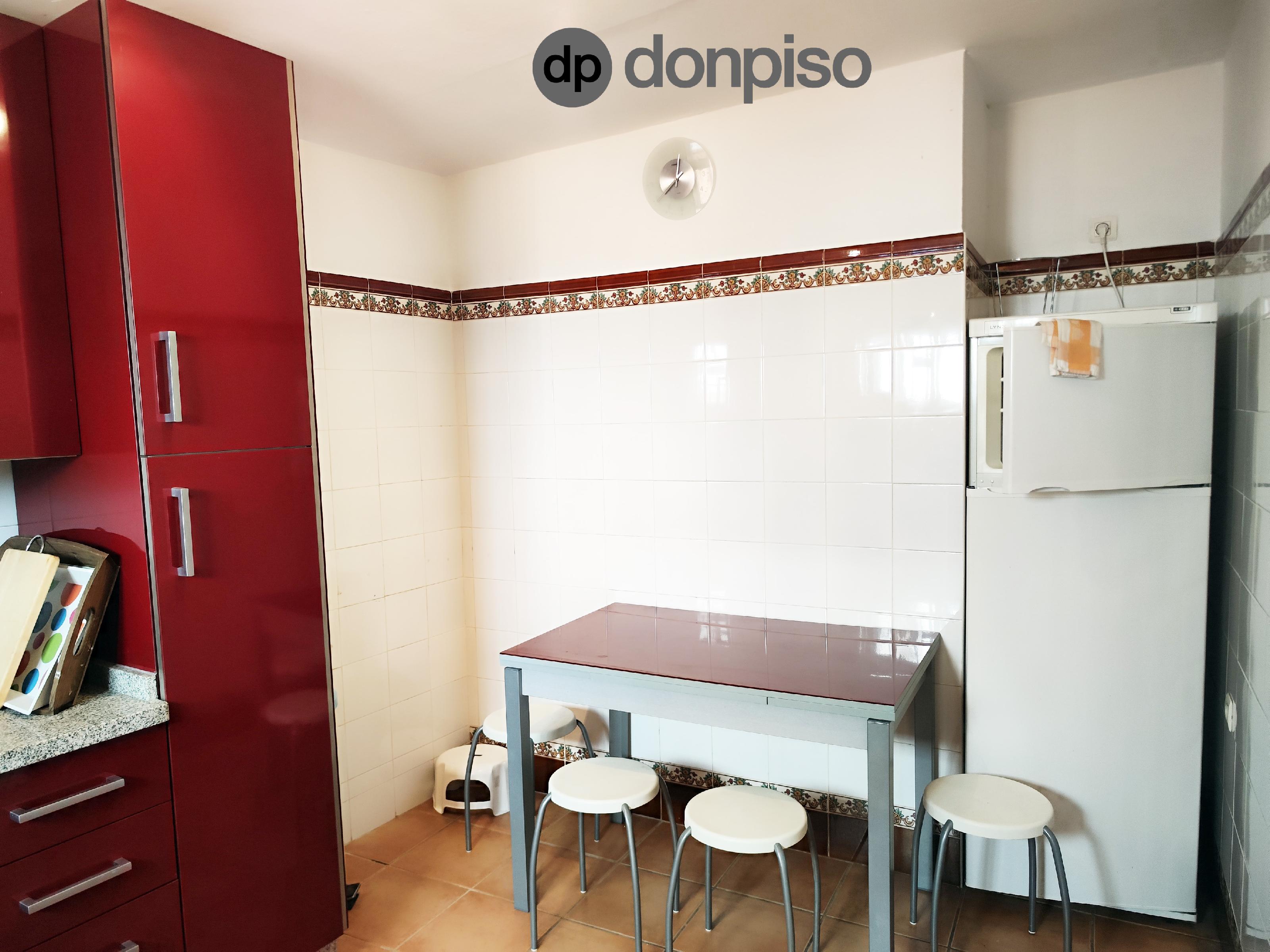 Imagen 34 Casa Adosada en venta en Ayamonte / En el barrio de la Villa, junto a la casa cuna.