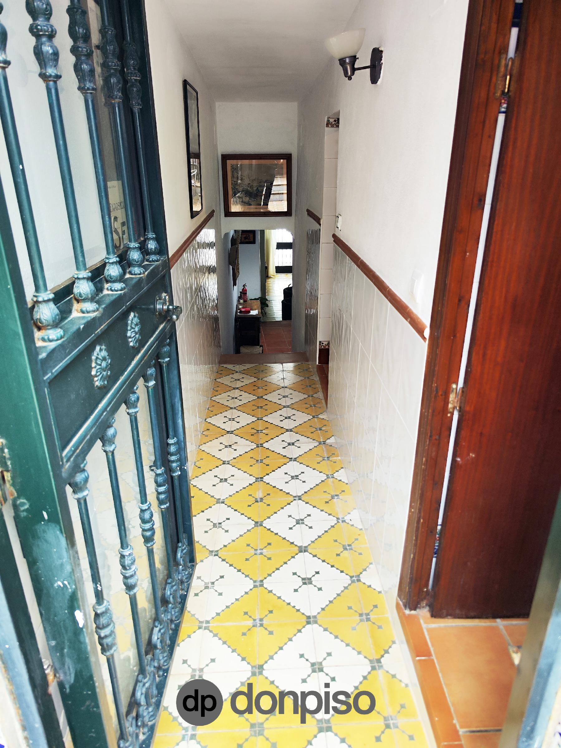 Imagen 35 Casa Adosada en venta en Ayamonte / En el barrio de la Villa, junto a la casa cuna.
