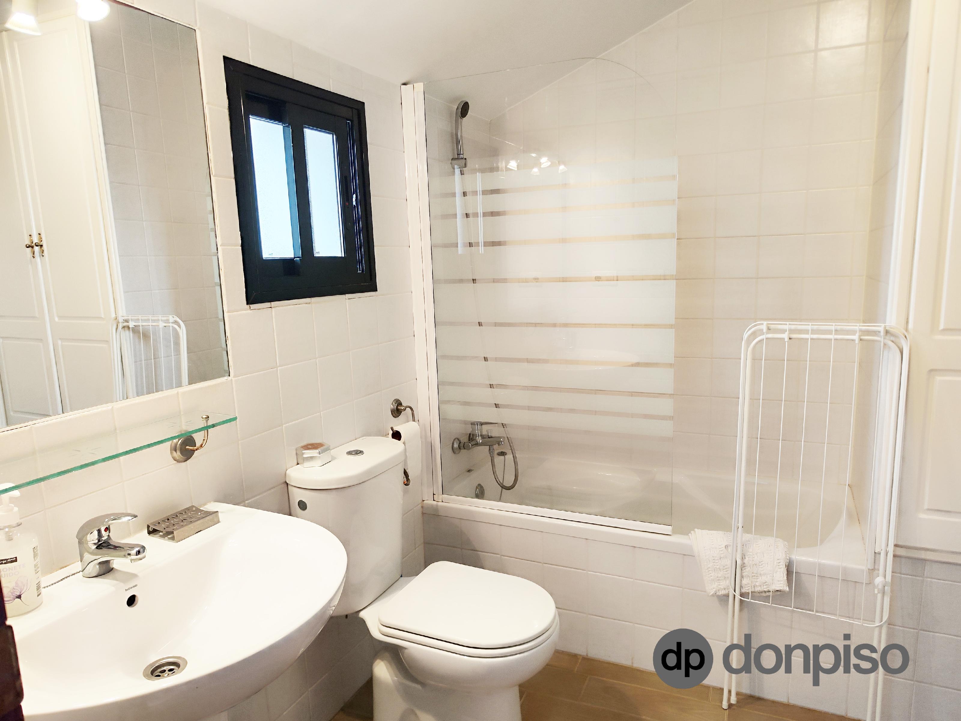 Imagen 36 Casa Adosada en venta en Ayamonte / En el barrio de la Villa, junto a la casa cuna.