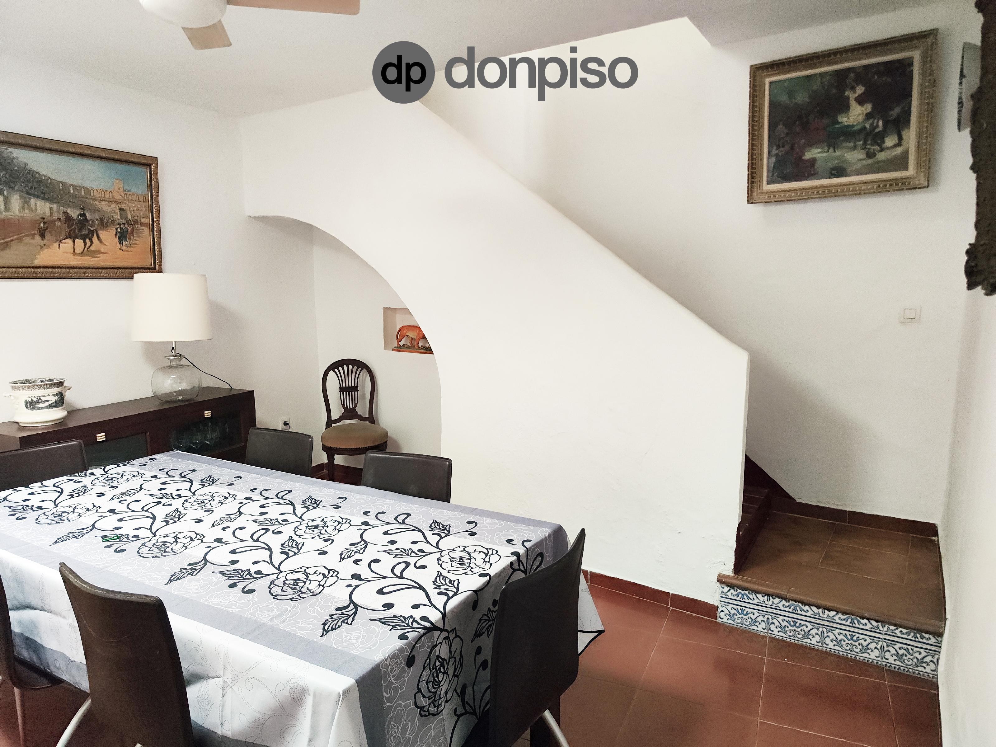 Imagen 39 Casa Adosada en venta en Ayamonte / En el barrio de la Villa, junto a la casa cuna.