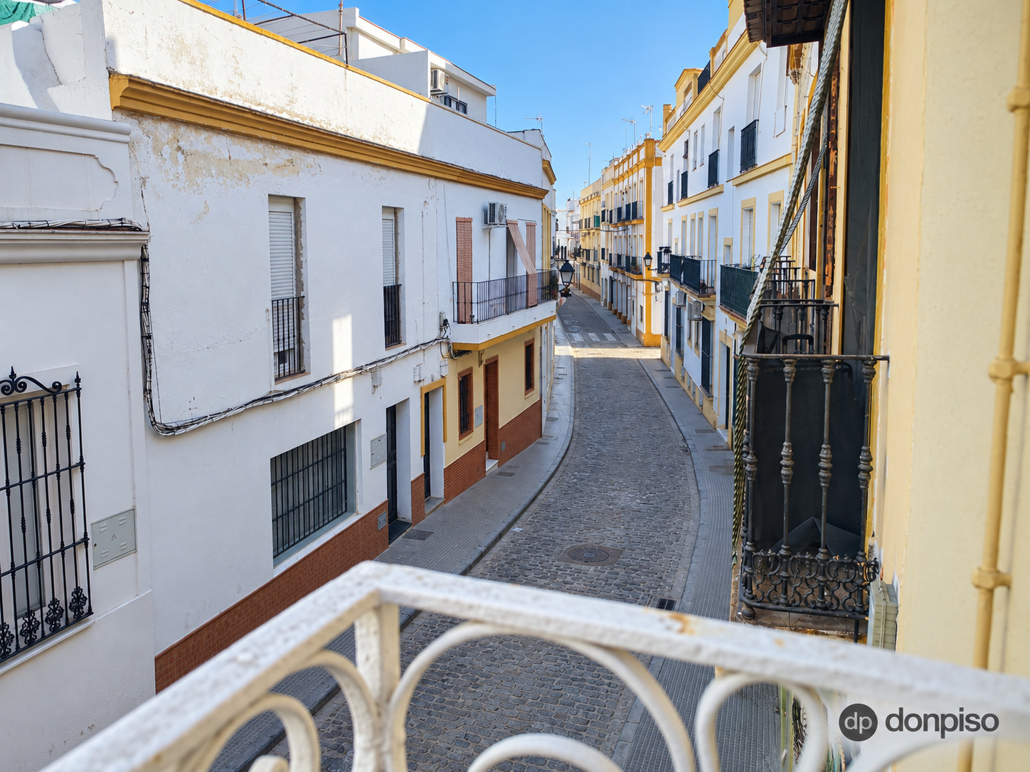 Imagen 36 Casa Adosada en venta en Ayamonte / Junto a la Plaza de la Laguna.