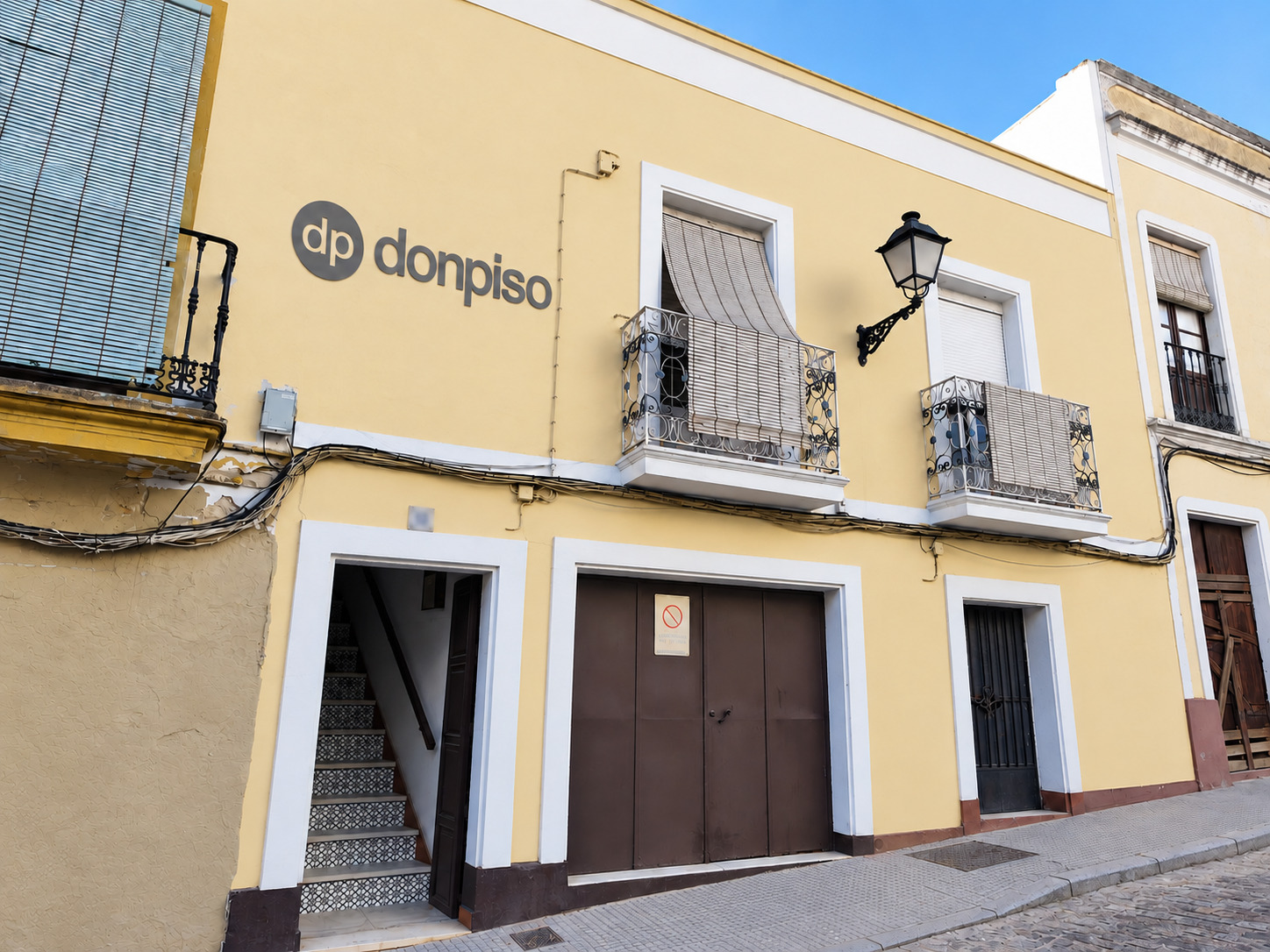 Imagen 1 Casa Adosada en venta en Ayamonte / Junto a la Plaza de la Laguna.