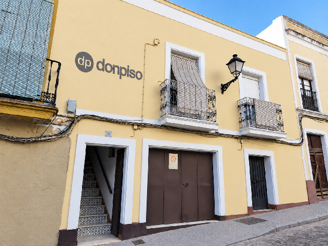 Imagen 1 Inmueble 306099 - Casa Adosada en venta en Ayamonte / Junto a la Plaza de la Laguna.