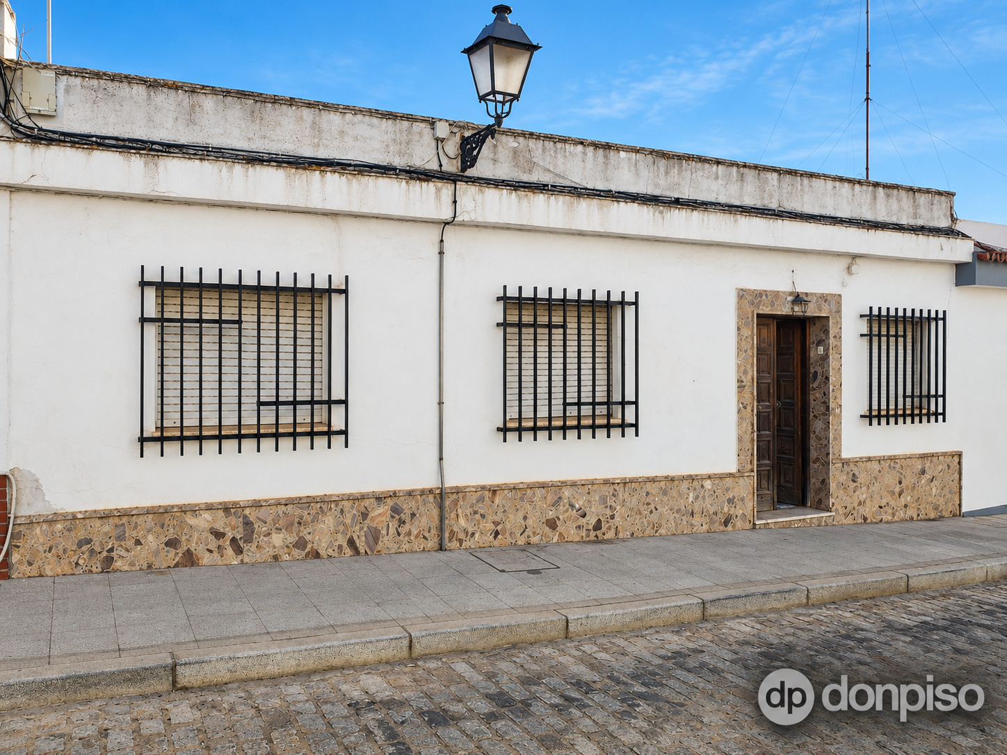Imagen 1 Casa Adosada en venta en Ayamonte / Junto a la Iglesia del Salvador en la Villa.