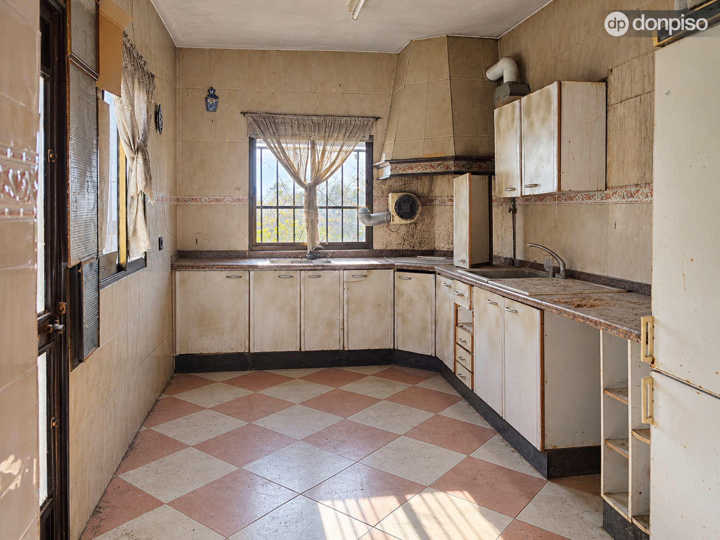 Imagen 13 Casa Adosada en venta en Ayamonte / Junto a la Iglesia del Salvador en la Villa.