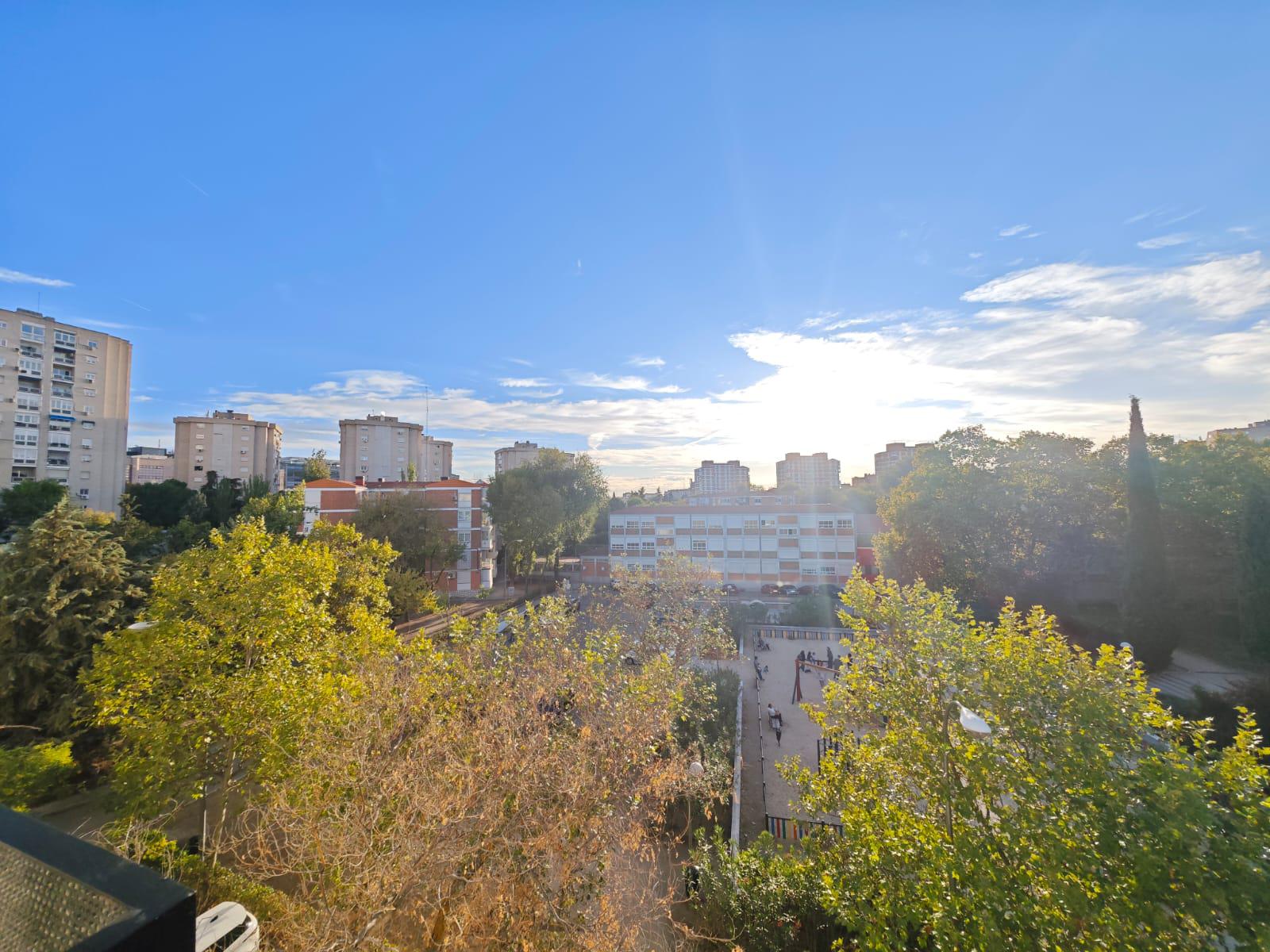 Imagen 16 Piso en venta en Madrid / Calle Agastia - zona San Juan Bautista - Ciudad Lineal