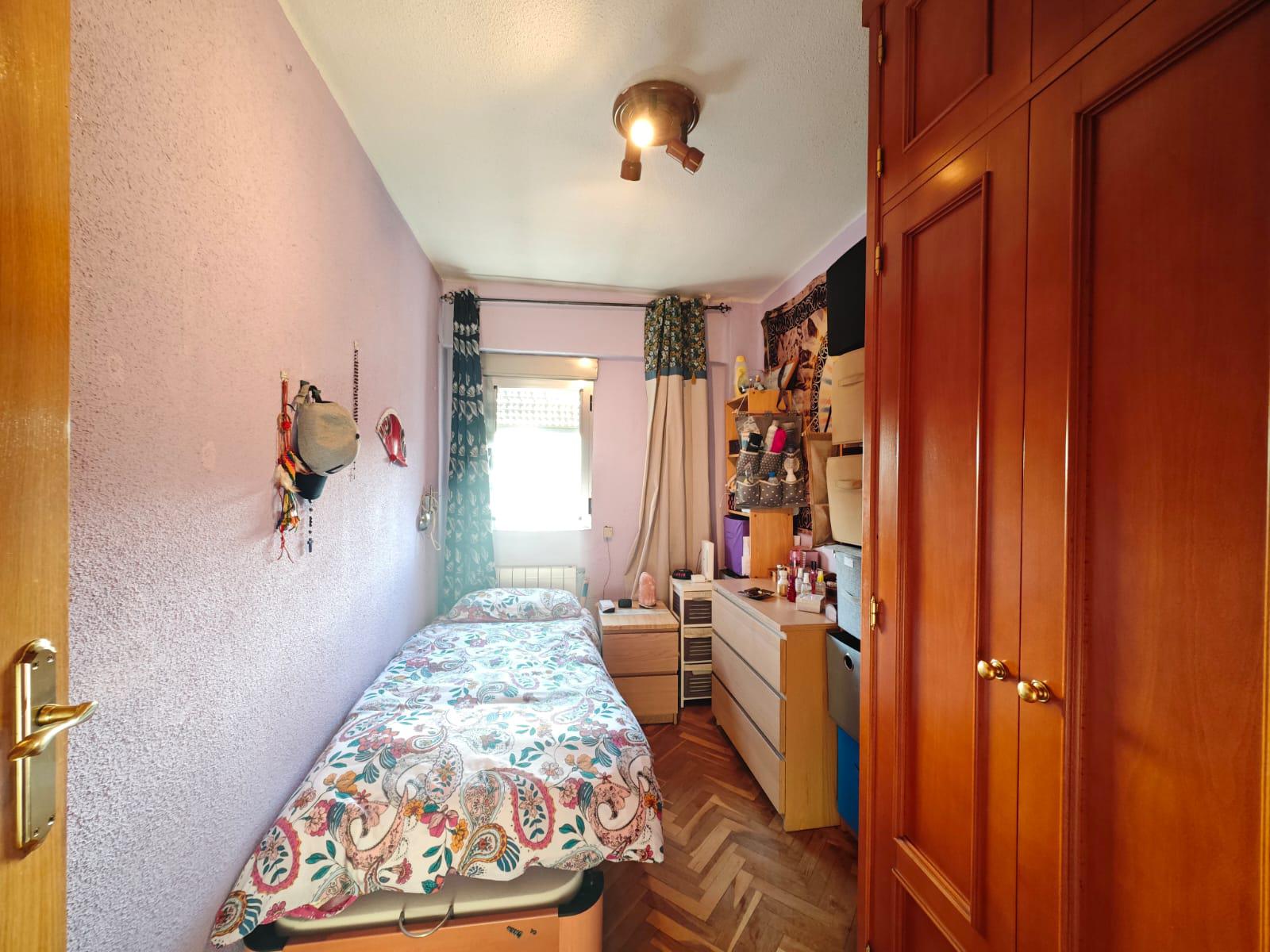 Imagen 5 Piso en venta en Madrid / Calle Agastia - zona San Juan Bautista - Ciudad Lineal