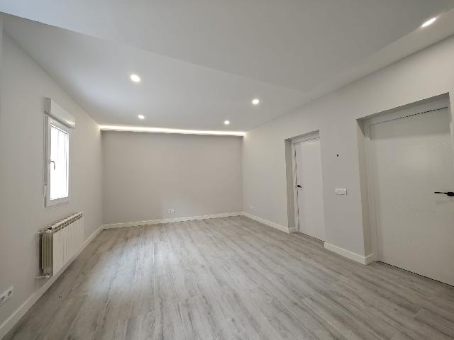 Imagen 2 Inmueble 298597 - Piso en venta en Madrid / A 2 minutos de la calle Alcala, cerca del metro L5
