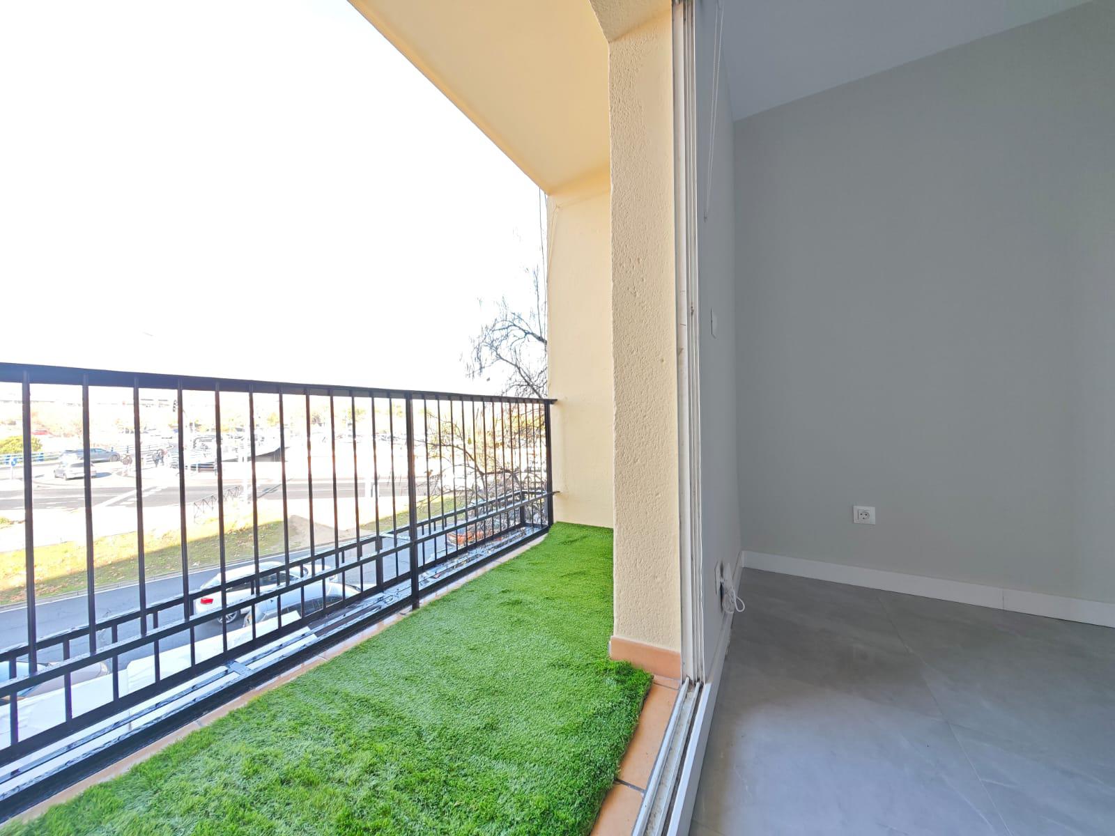 Imagen 4 Piso en venta en Madrid / Zona Canillejas en frente del metro canillejas linea 5