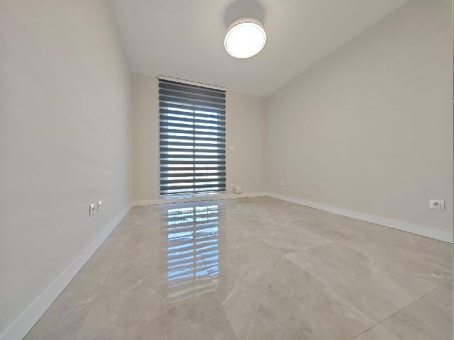 Imagen 6 Inmueble 299702 - Piso en venta en Madrid / Zona Canillejas en frente del metro canillejas linea 5