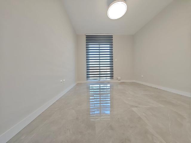 Imagen 8 Inmueble 299702 - Piso en venta en Madrid / Zona Canillejas en frente del metro canillejas linea 5