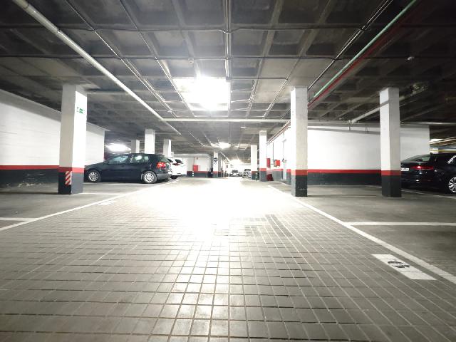 Imagen 1 Inmueble 299921 - Parking Coche en alquiler en Madrid / Calle Boltaña a 3 minutos del Metro Canillejas