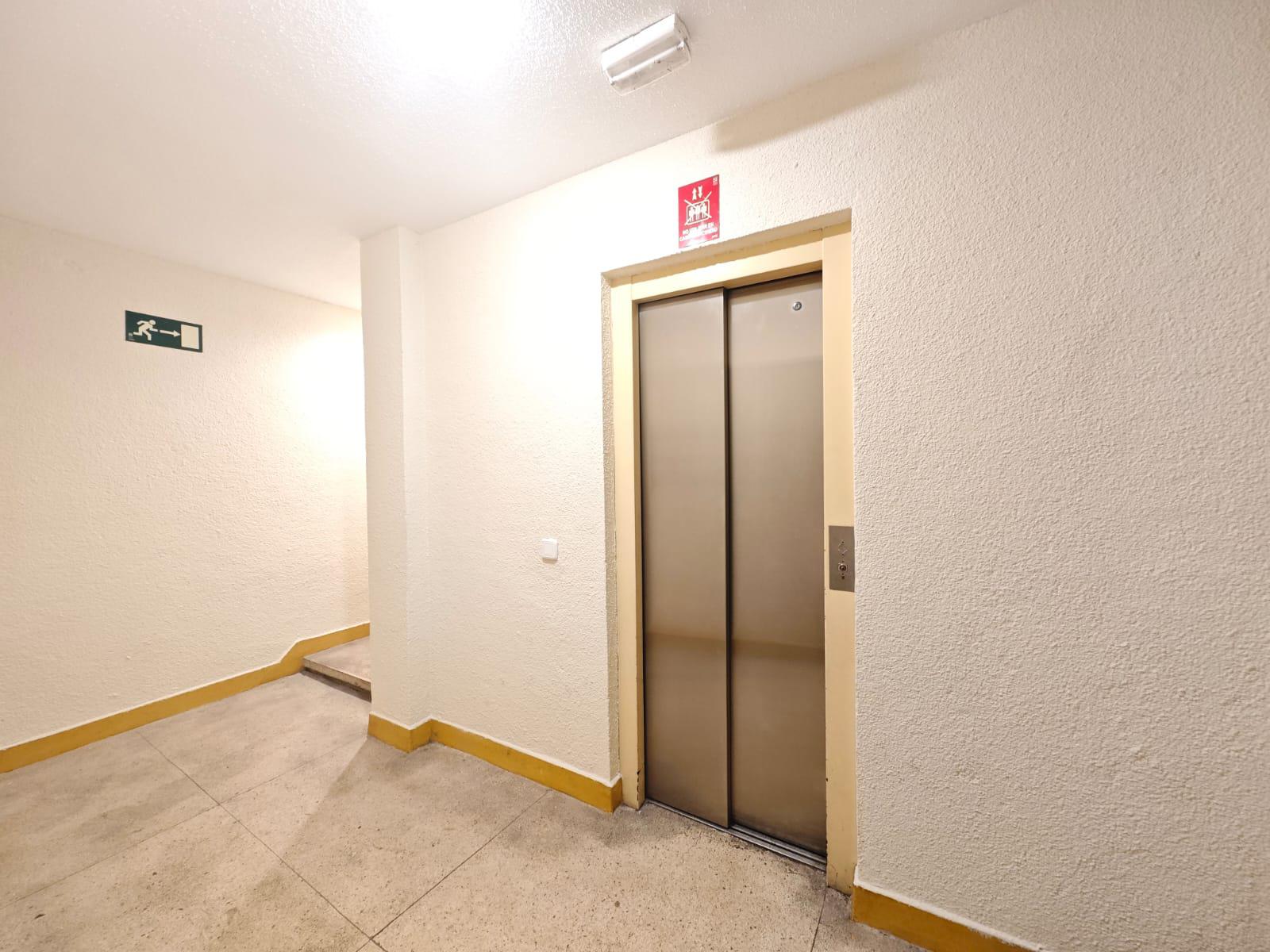 Imagen 7 Parking Coche en alquiler en Madrid / Calle Boltaña a 3 minutos del Metro Canillejas