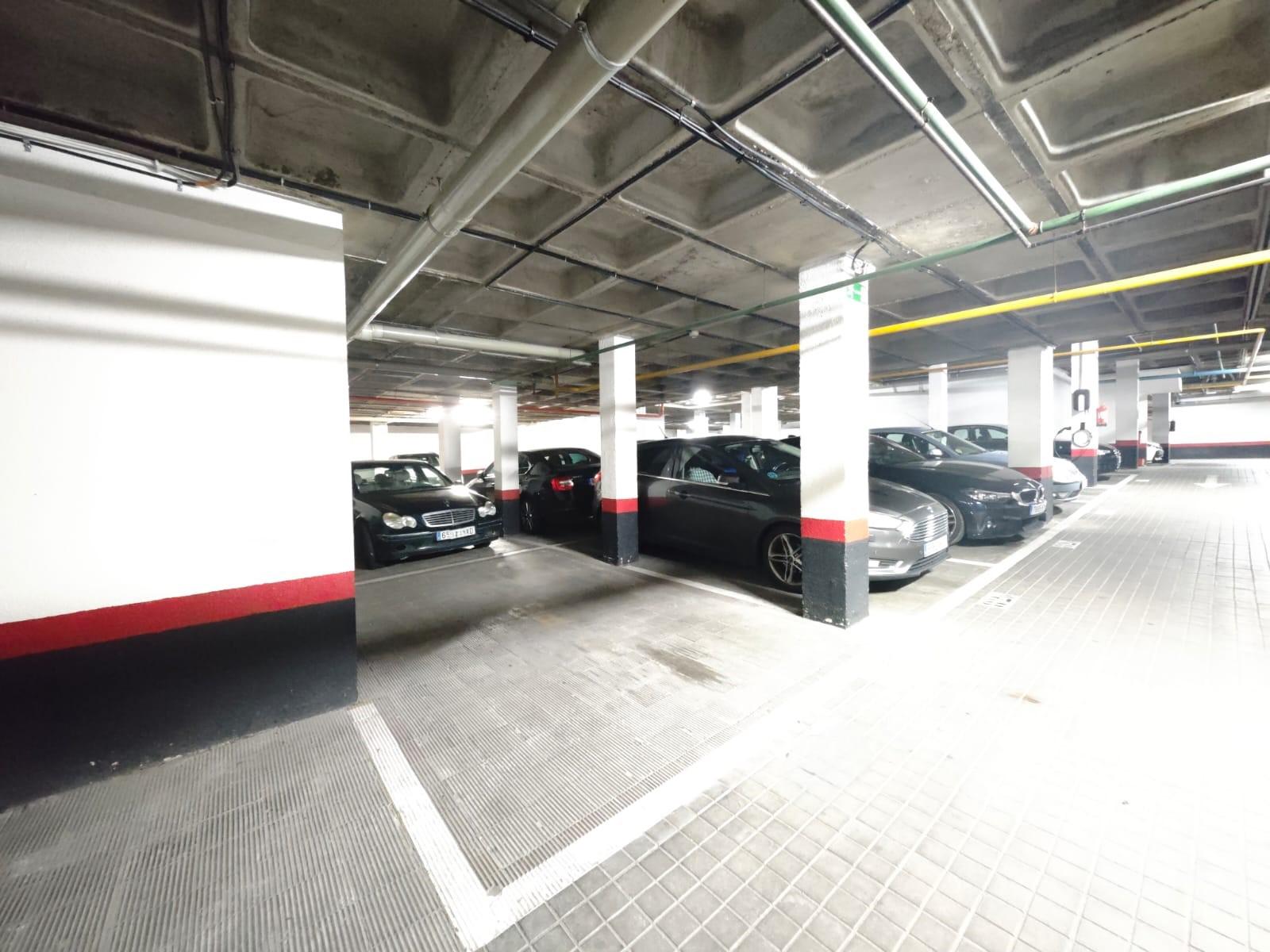 Imagen 3 Parking Coche en alquiler en Madrid / Calle Boltaña a 3 minutos del Metro Canillejas