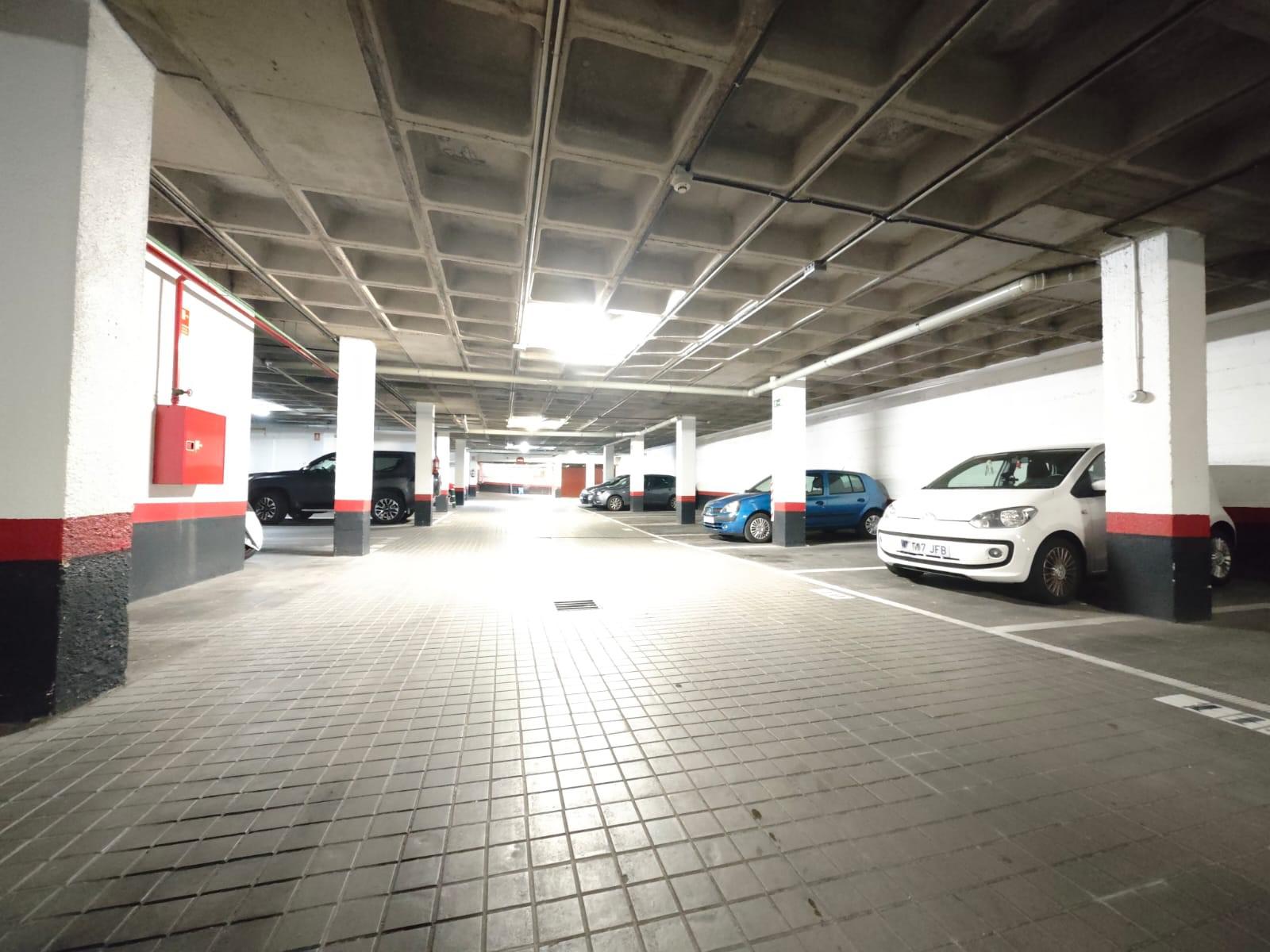 Imagen 4 Parking Coche en alquiler en Madrid / Calle Boltaña a 3 minutos del Metro Canillejas