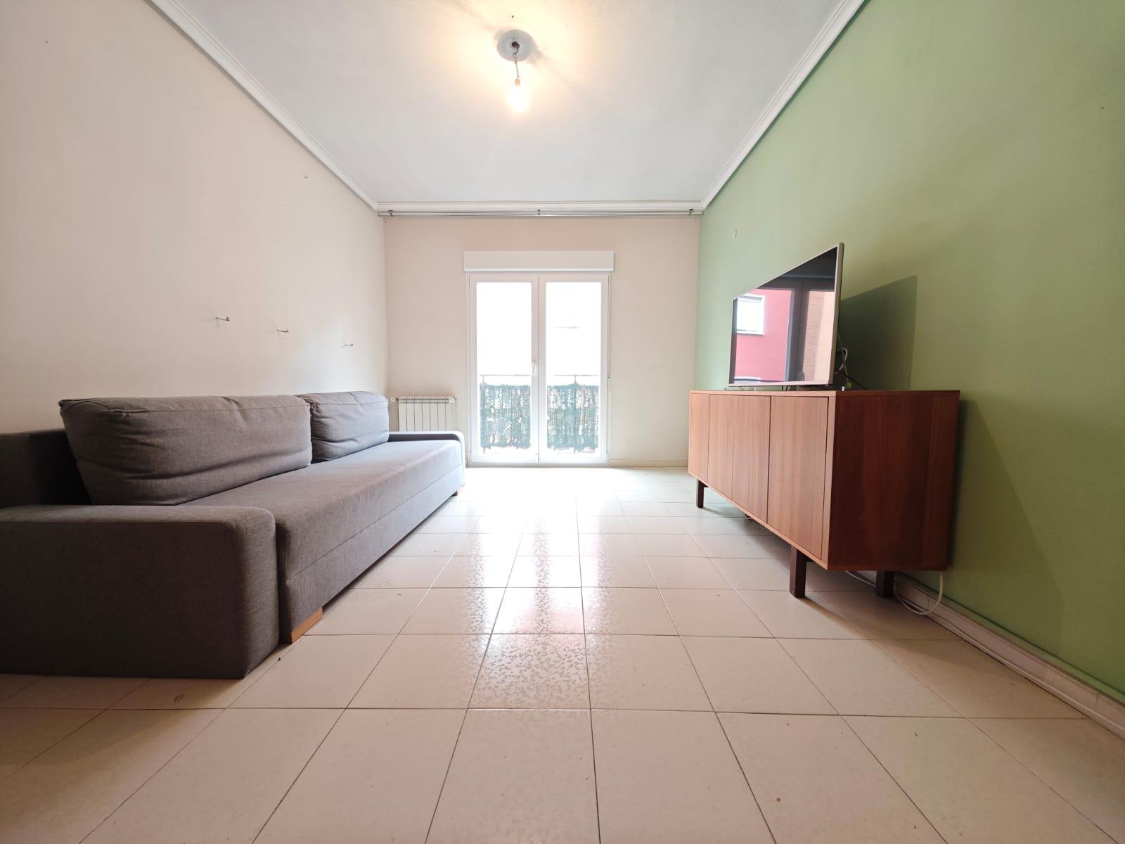 Imagen 1 Piso en venta en Madrid / Zona Carabanchel a 2 minutos del metro Vista Alegre L5