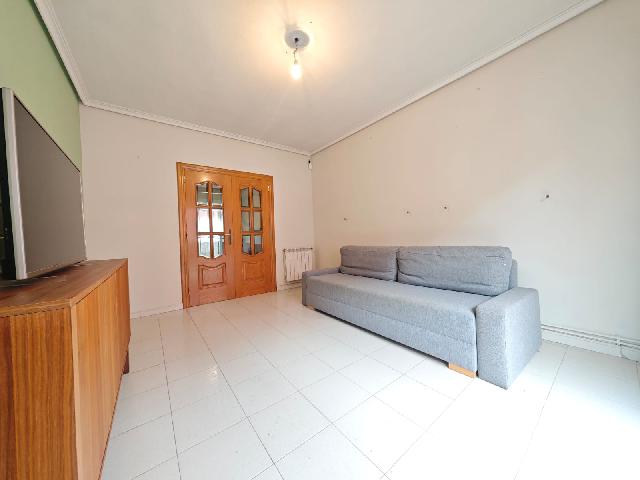 Imagen 3 Inmueble 300295 - Piso en venta en Madrid / Zona Carabanchel a 2 minutos del metro Vista Alegre L5