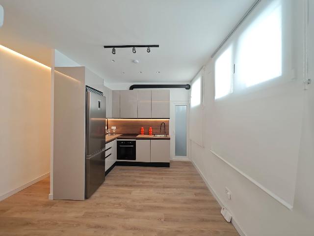 Imagen 1 Inmueble 300589 - Planta Baja en venta en Madrid / Calle Las Cañas a 3 minutos de la Calle Arturo Soria