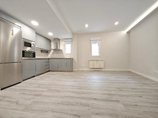 Imagen 1 Inmueble 301230 - Piso en venta en Madrid / A 2 minutos de la calle Alcala, cerca del metro L5