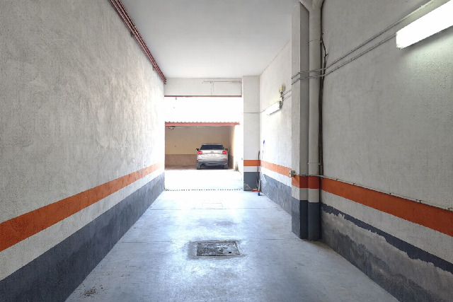 Imagen 3 Inmueble 301539 - Parking Coche en alquiler en Madrid / Garaje sito en la calle Castor cerceano a la C/ Alcala