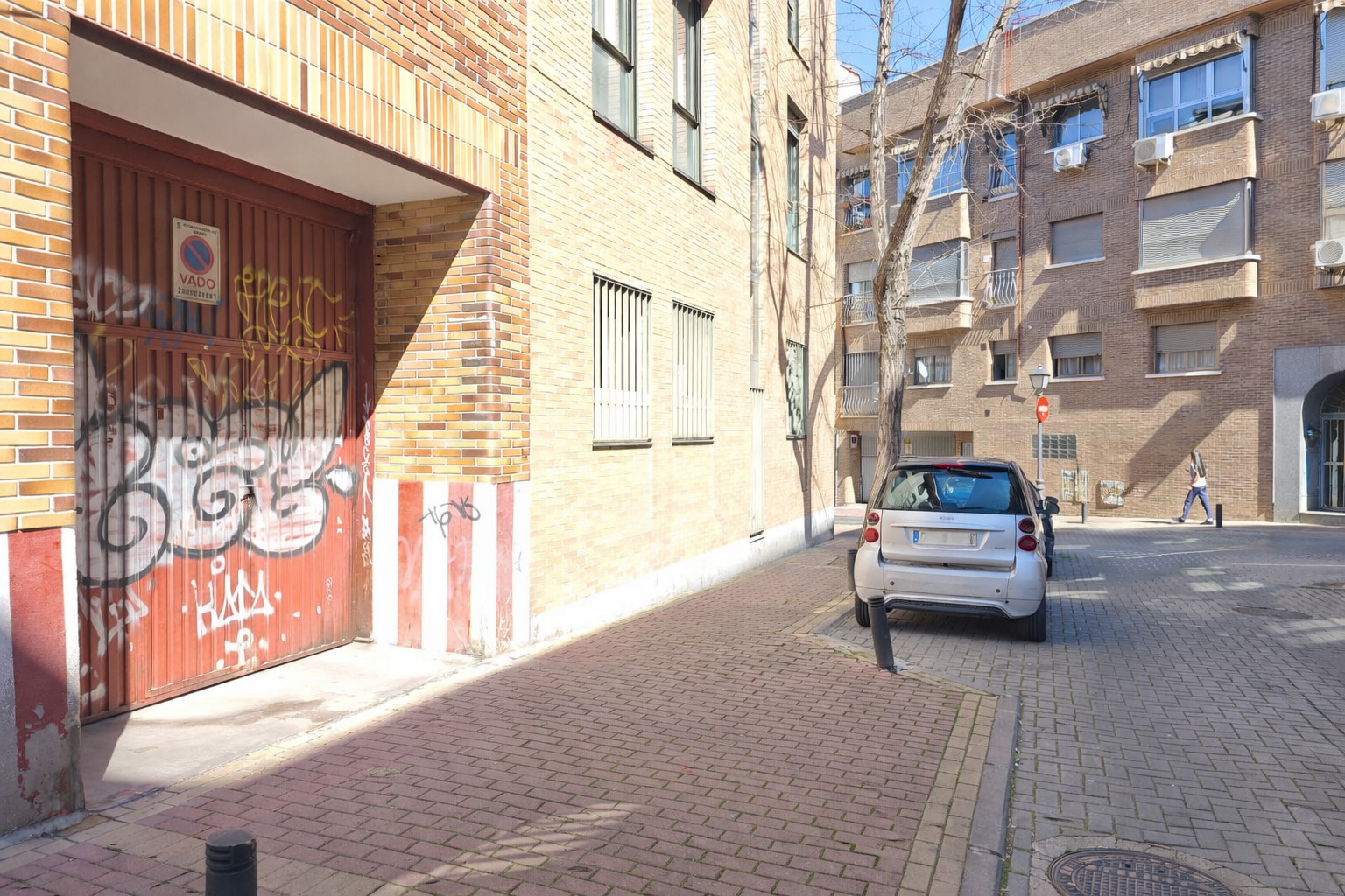 Imagen 1 Parking Coche en alquiler en Madrid / Garaje sito en la calle Castor cerceano a la C/ Alcala