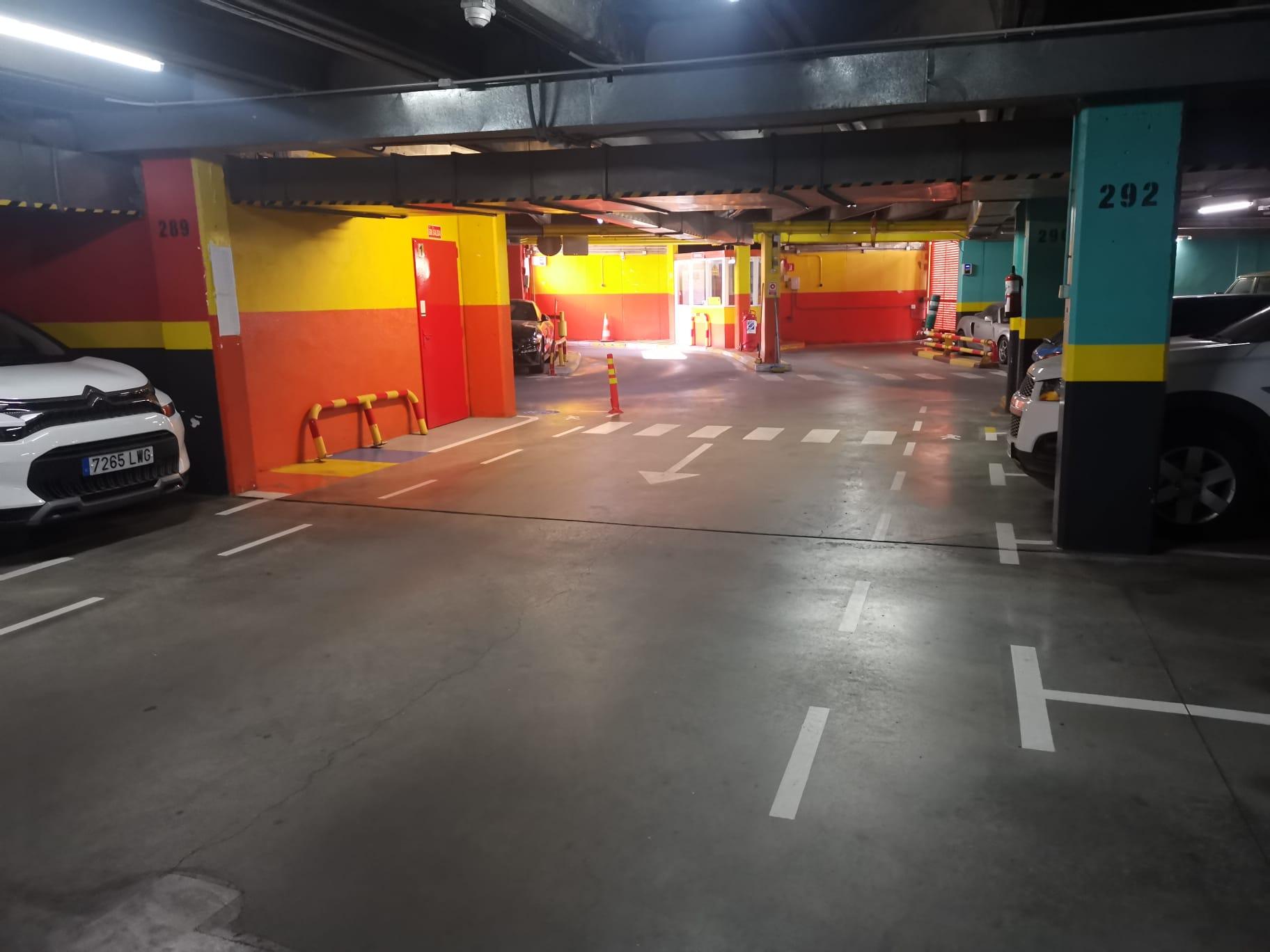 Imagen 2 Parking Coche en venta en Madrid / Calle Esfinge junto al parque de Canillejas