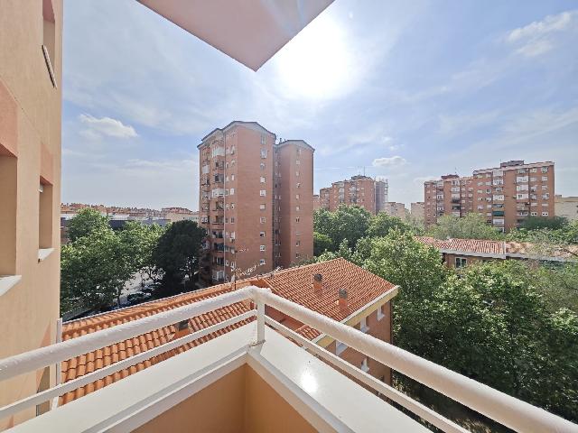 Imagen 1 Inmueble 302575 - Piso en venta en Madrid / Av. Guadalajara 103, cerca del metro Av. Guadalajara