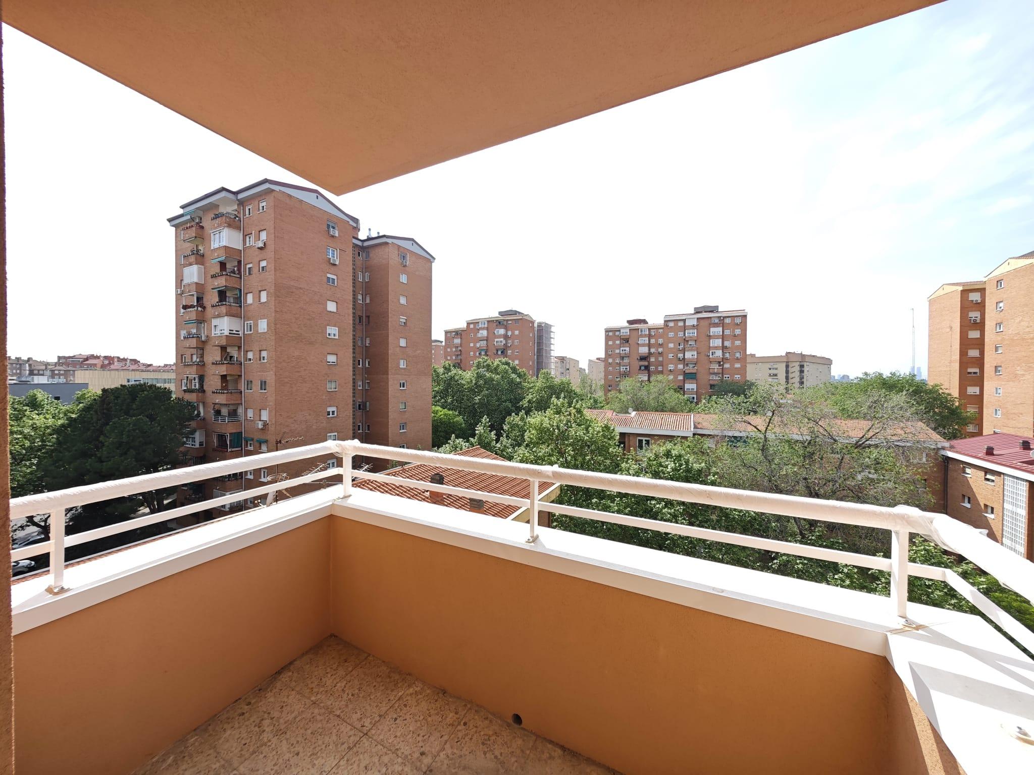 Imagen 4 Piso en venta en Madrid / Av. Guadalajara 103, cerca del metro Av. Guadalajara