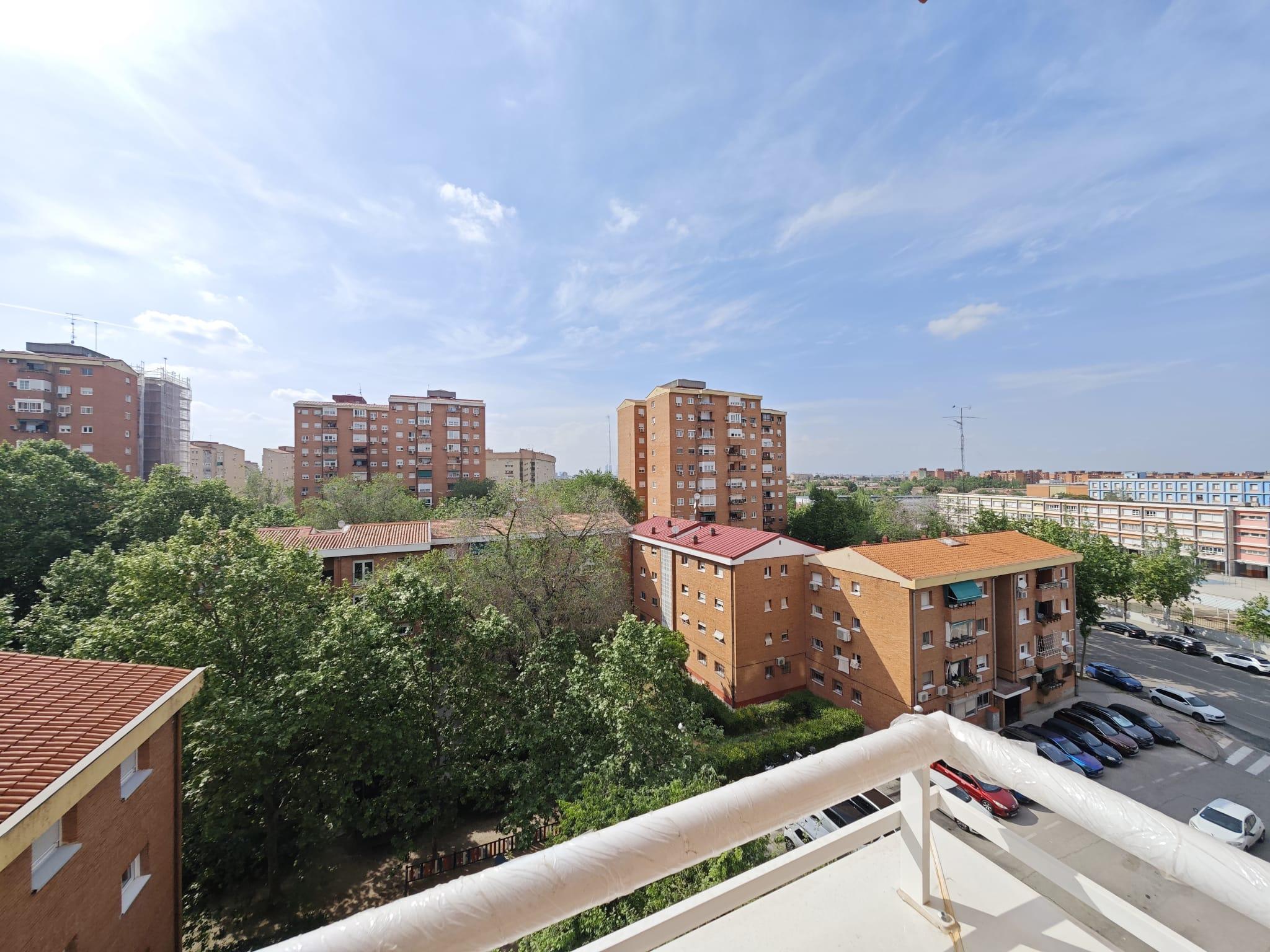 Imagen 5 Piso en venta en Madrid / Av. Guadalajara 103, cerca del metro Av. Guadalajara