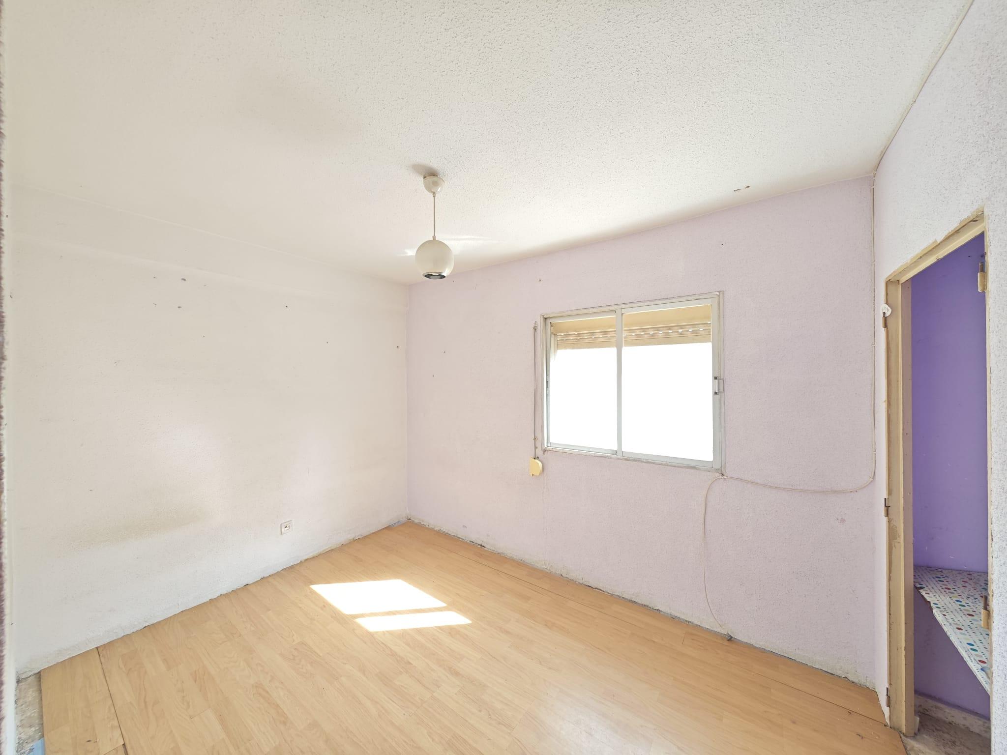 Imagen 2 Piso en venta en Madrid / Av. Guadalajara 103, cerca del metro Av. Guadalajara