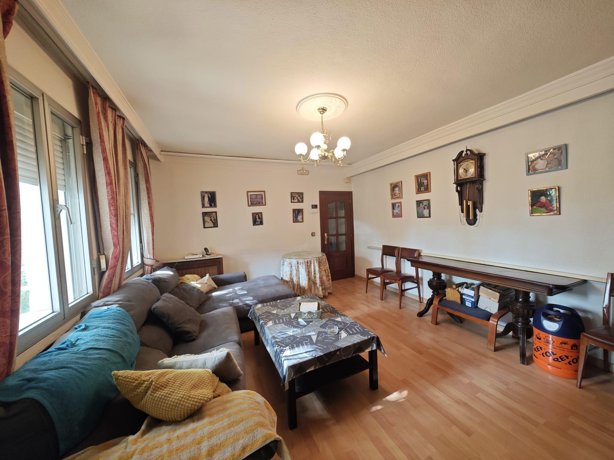 Imagen 2 Piso en venta en Madrid / Ubicada en una zona tranquila de Ciudad Pegaso -Rejas