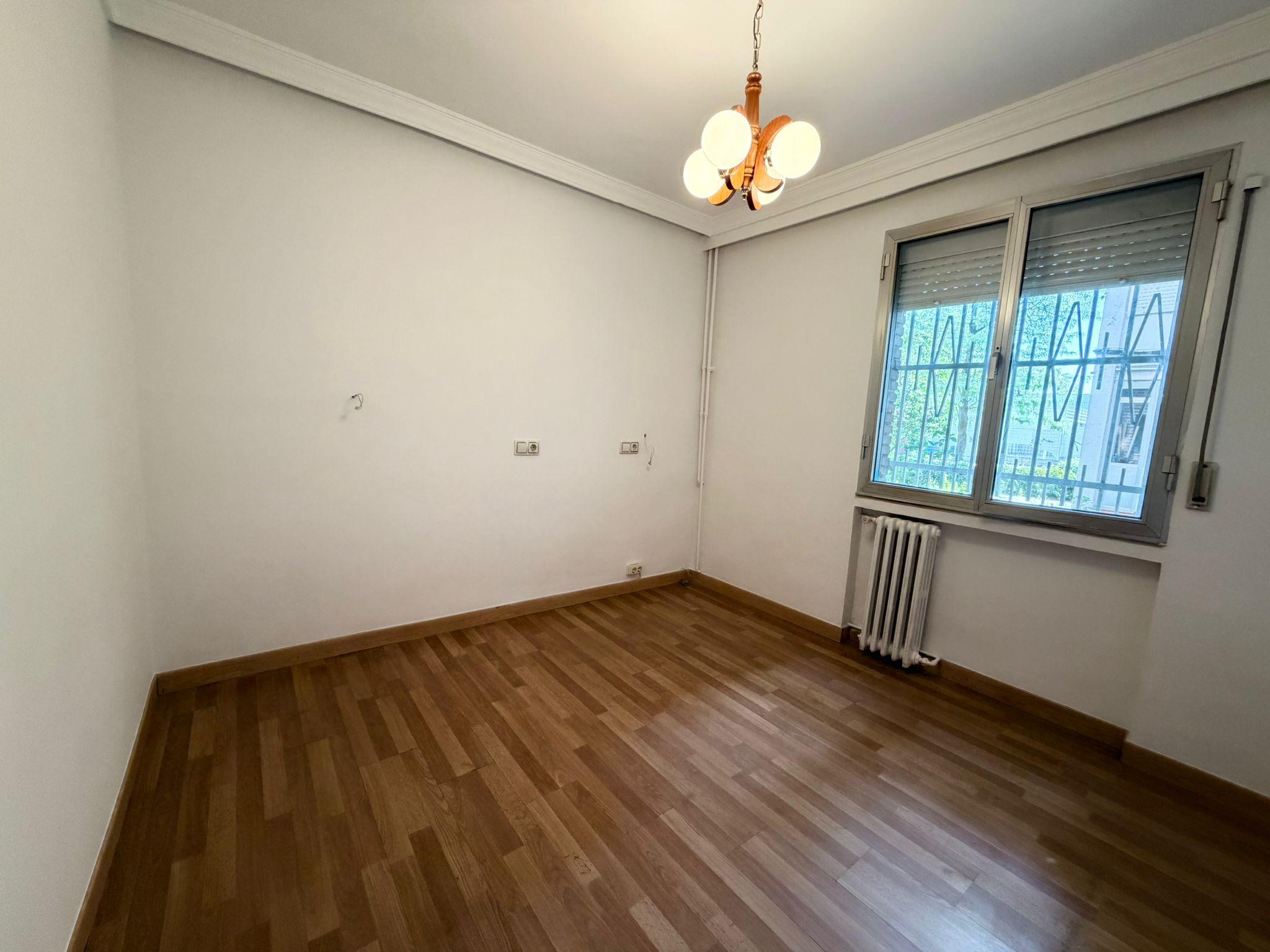 Imagen 7 Piso en venta en Madrid / Ubicada en una zona tranquila de Ciudad Pegaso -Rejas