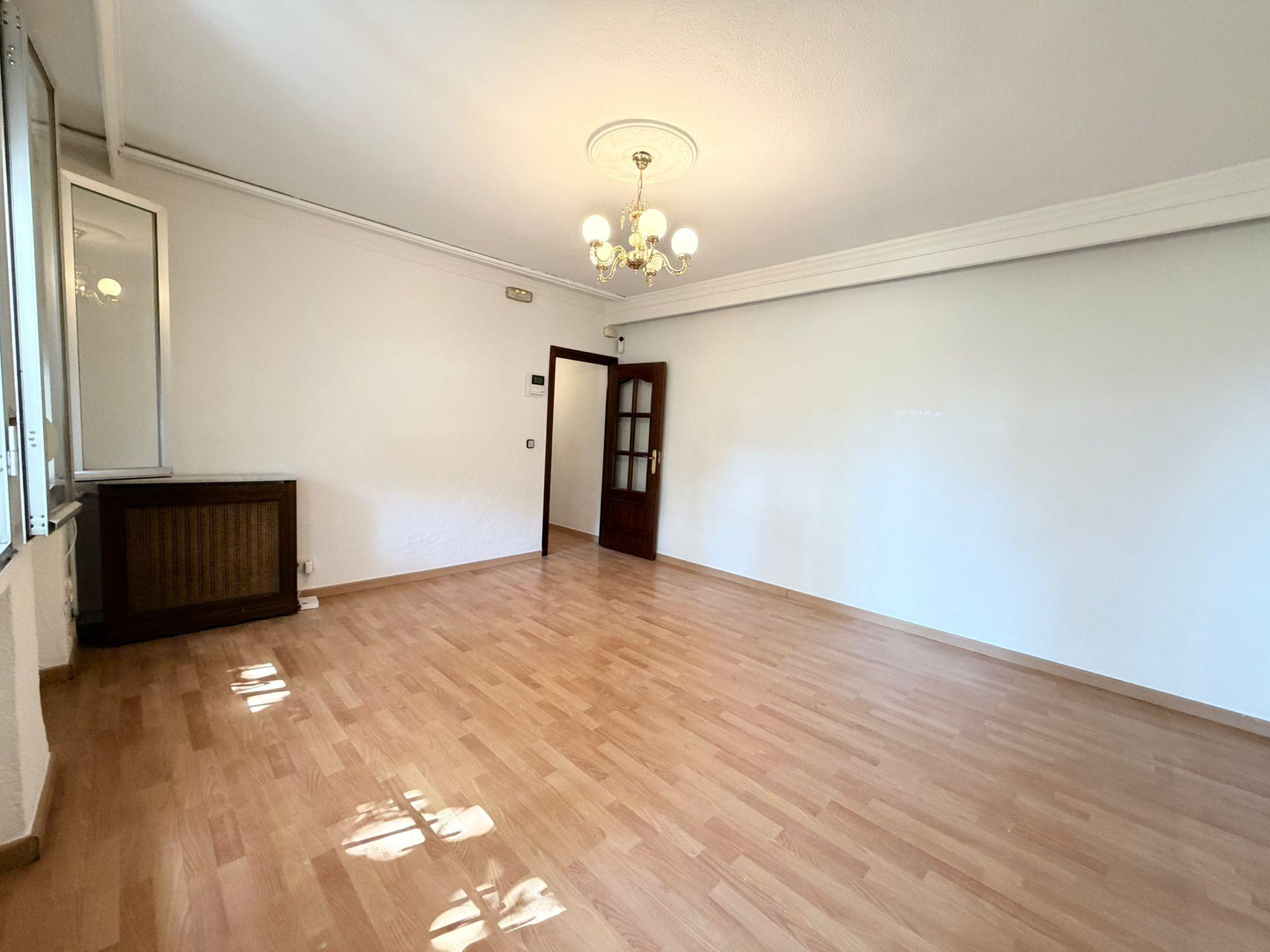 Imagen 8 Piso en venta en Madrid / Ubicada en una zona tranquila de Ciudad Pegaso -Rejas