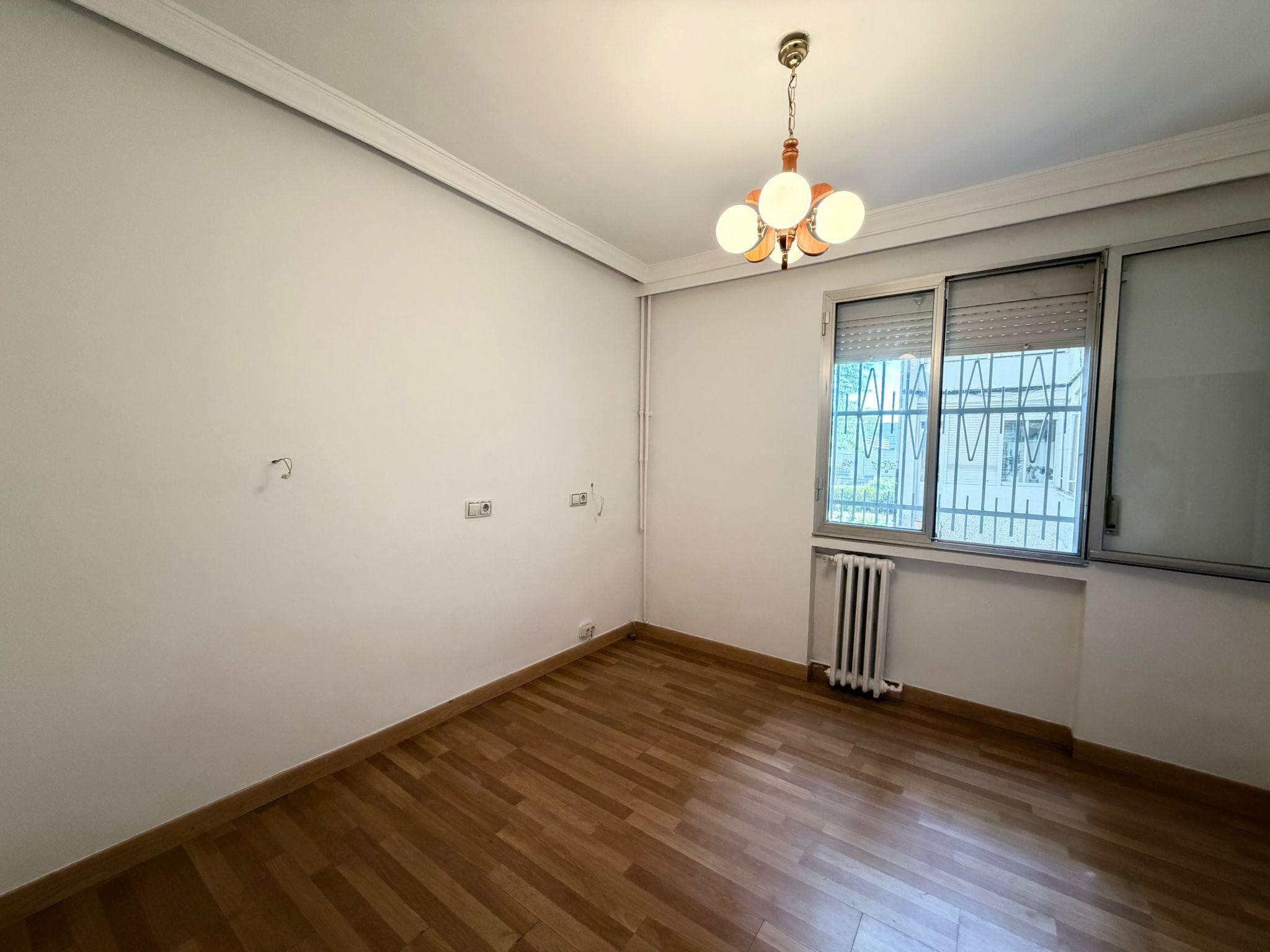 Imagen 9 Piso en venta en Madrid / Ubicada en una zona tranquila de Ciudad Pegaso -Rejas