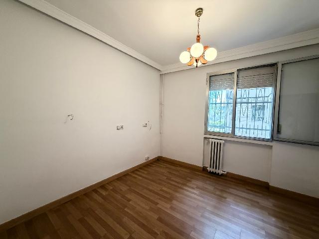Imagen 9 Inmueble 302706 - Piso en venta en Madrid / Ubicada en una zona tranquila de Ciudad Pegaso -Rejas