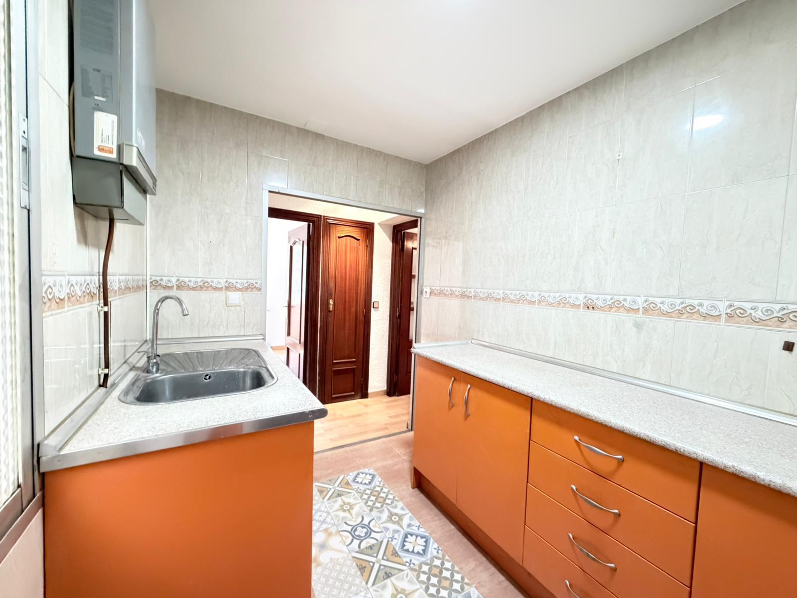Imagen 6 Piso en venta en Madrid / Ubicada en una zona tranquila de Ciudad Pegaso -Rejas