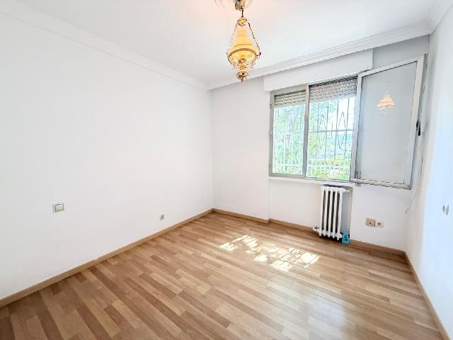 Imagen 13 Inmueble 302706 - Piso en venta en Madrid / Ubicada en una zona tranquila de Ciudad Pegaso -Rejas