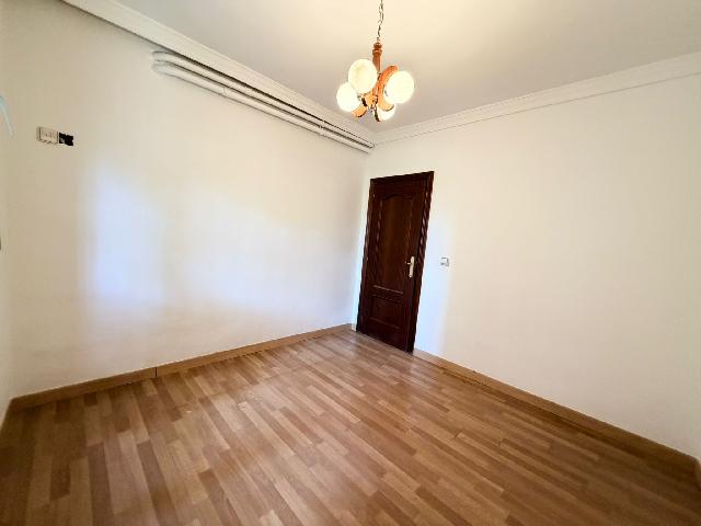 Imagen 14 Inmueble 302706 - Piso en venta en Madrid / Ubicada en una zona tranquila de Ciudad Pegaso -Rejas