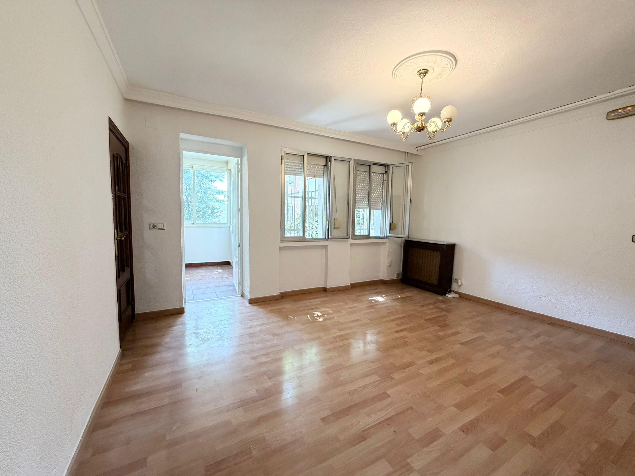 Imagen 15 Piso en venta en Madrid / Ubicada en una zona tranquila de Ciudad Pegaso -Rejas