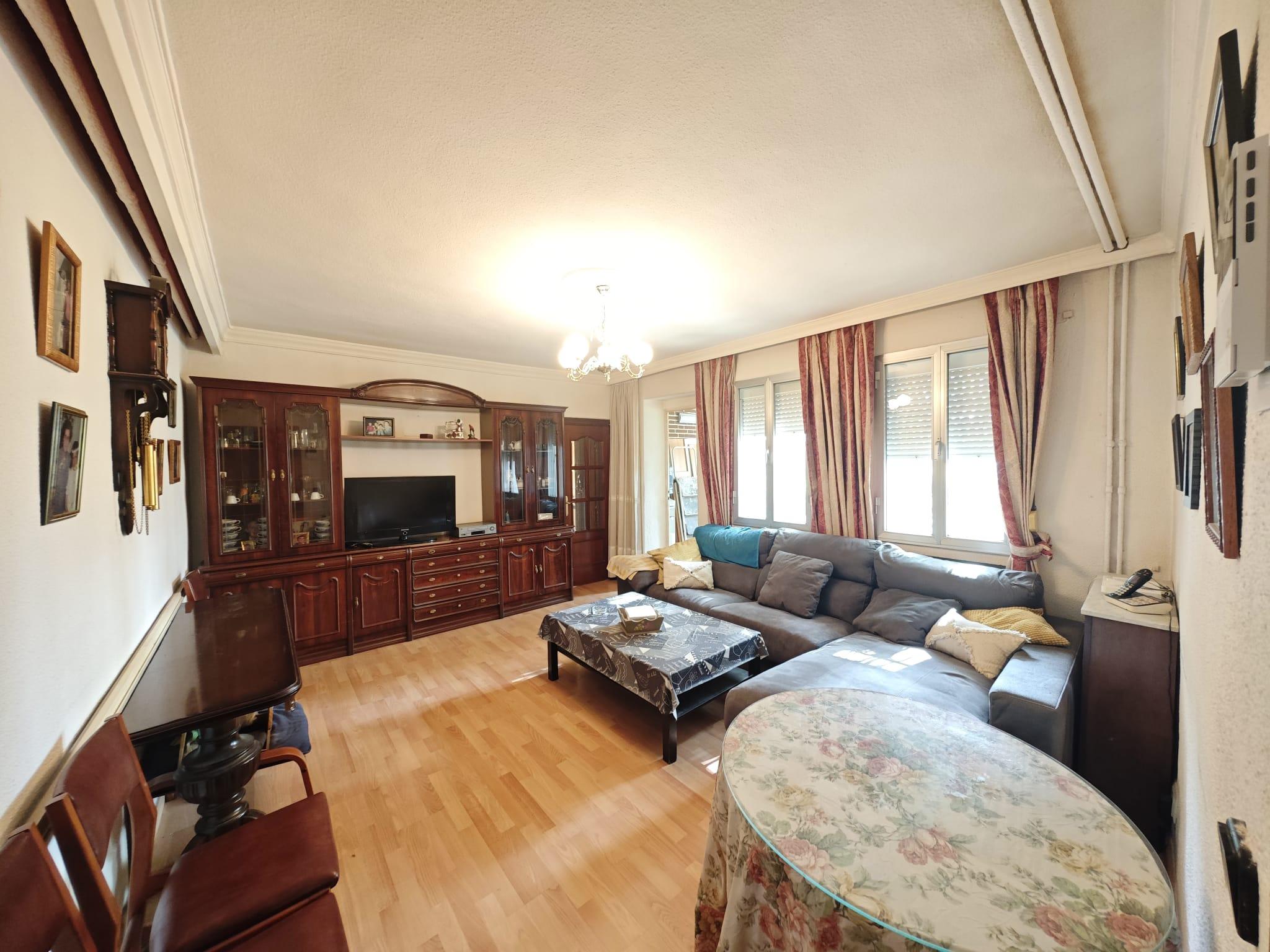 Imagen 3 Piso en venta en Madrid / Ubicada en una zona tranquila de Ciudad Pegaso -Rejas
