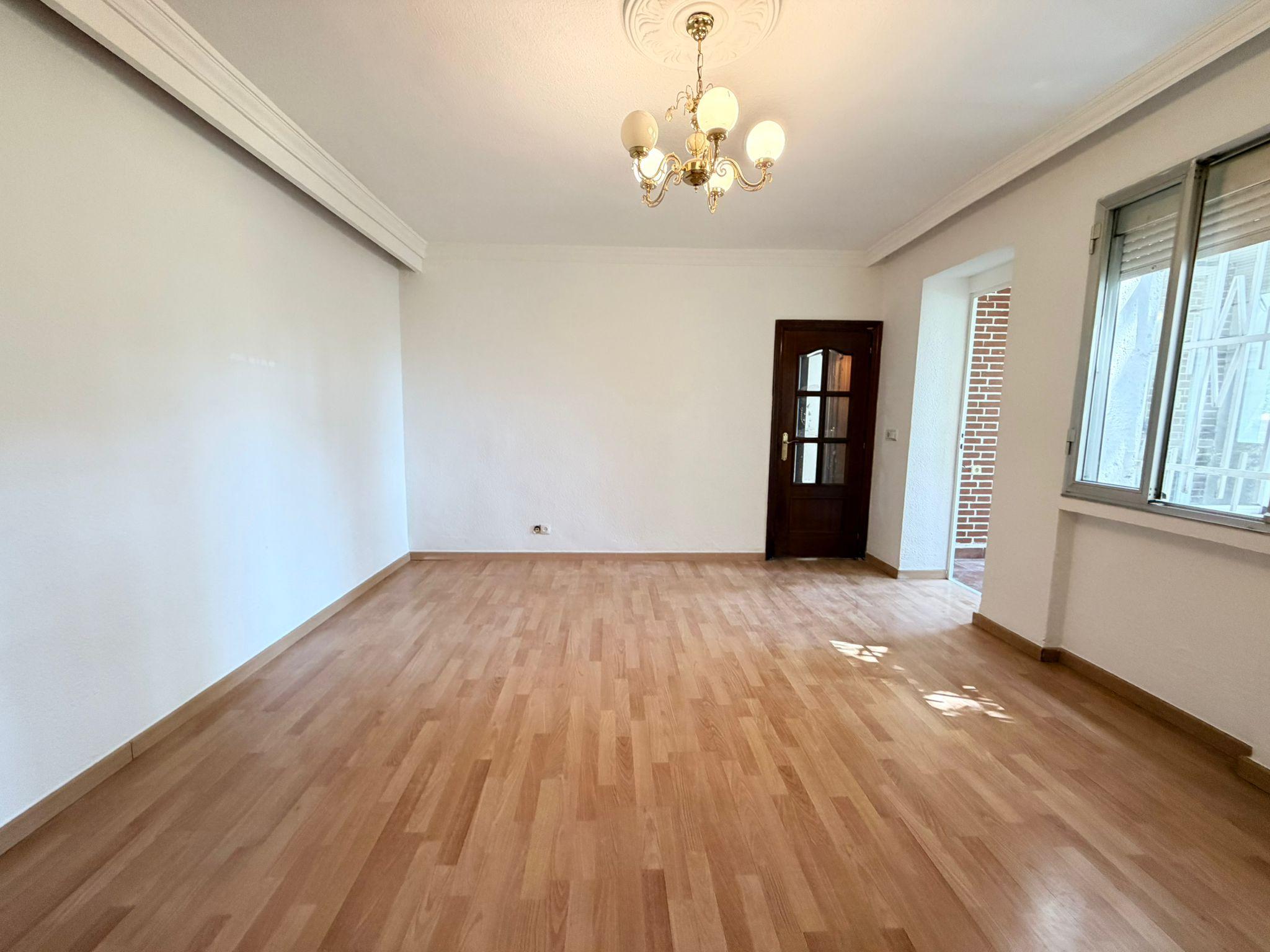 Imagen 16 Piso en venta en Madrid / Ubicada en una zona tranquila de Ciudad Pegaso -Rejas