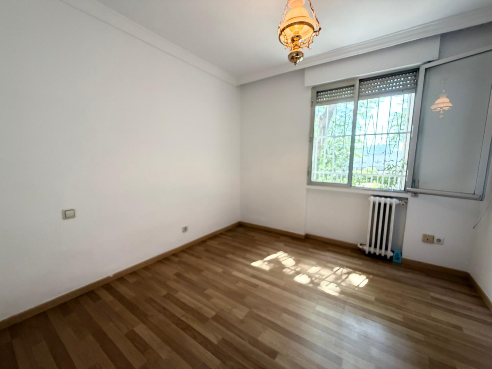 Imagen 17 Piso en venta en Madrid / Ubicada en una zona tranquila de Ciudad Pegaso -Rejas