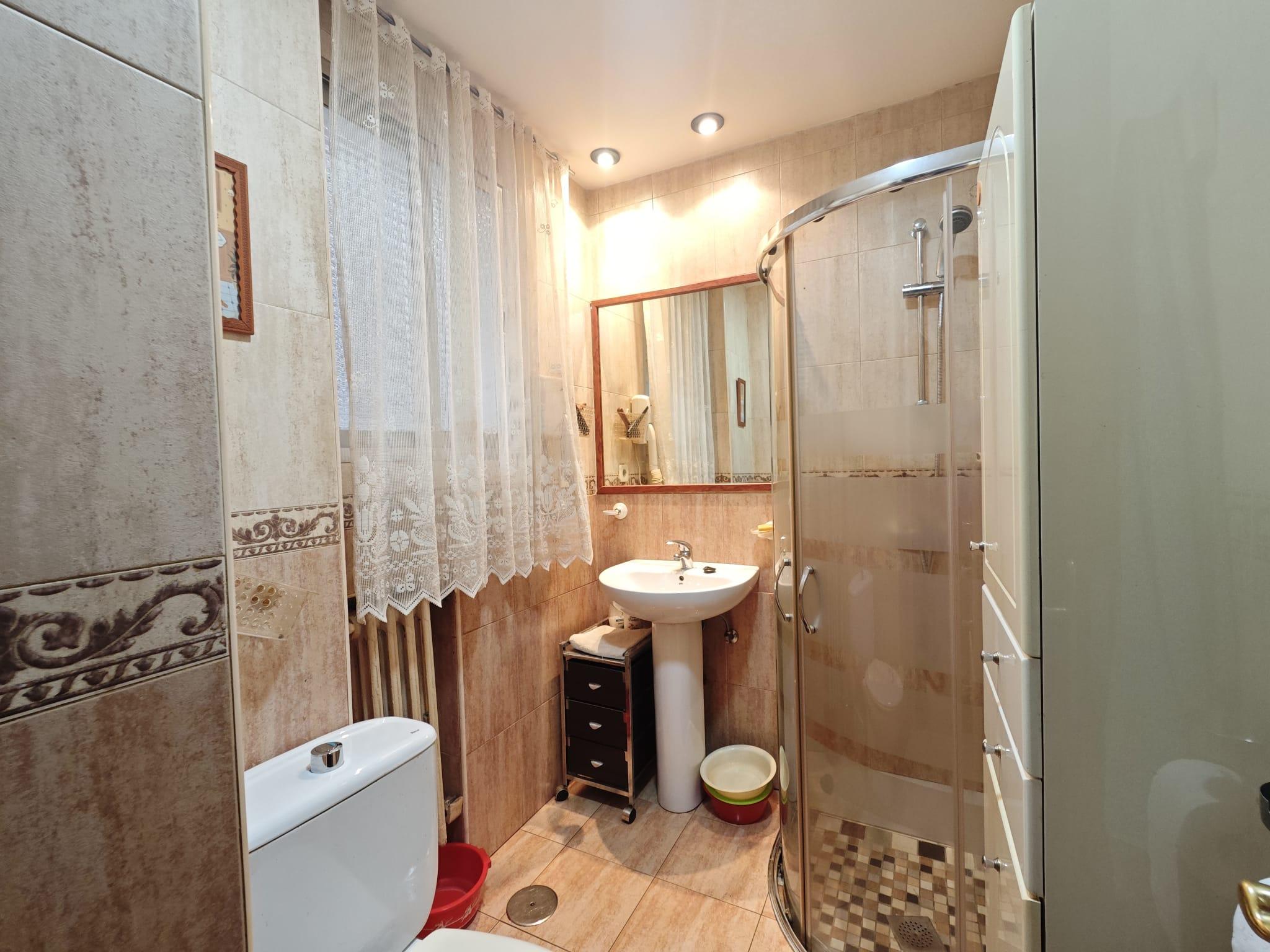 Imagen 9 Piso en venta en Madrid / Ubicada en una zona tranquila de Ciudad Pegaso -Rejas