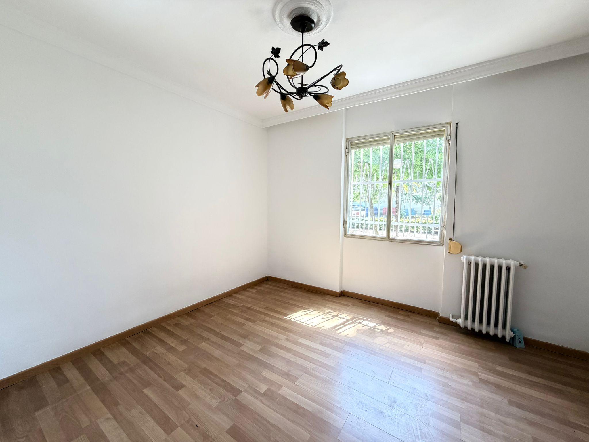Imagen 18 Piso en venta en Madrid / Ubicada en una zona tranquila de Ciudad Pegaso -Rejas