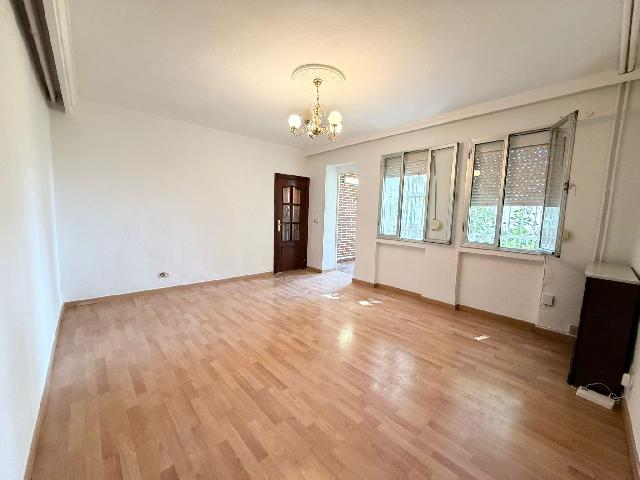 Imagen 21 Inmueble 302706 - Piso en venta en Madrid / Ubicada en una zona tranquila de Ciudad Pegaso -Rejas